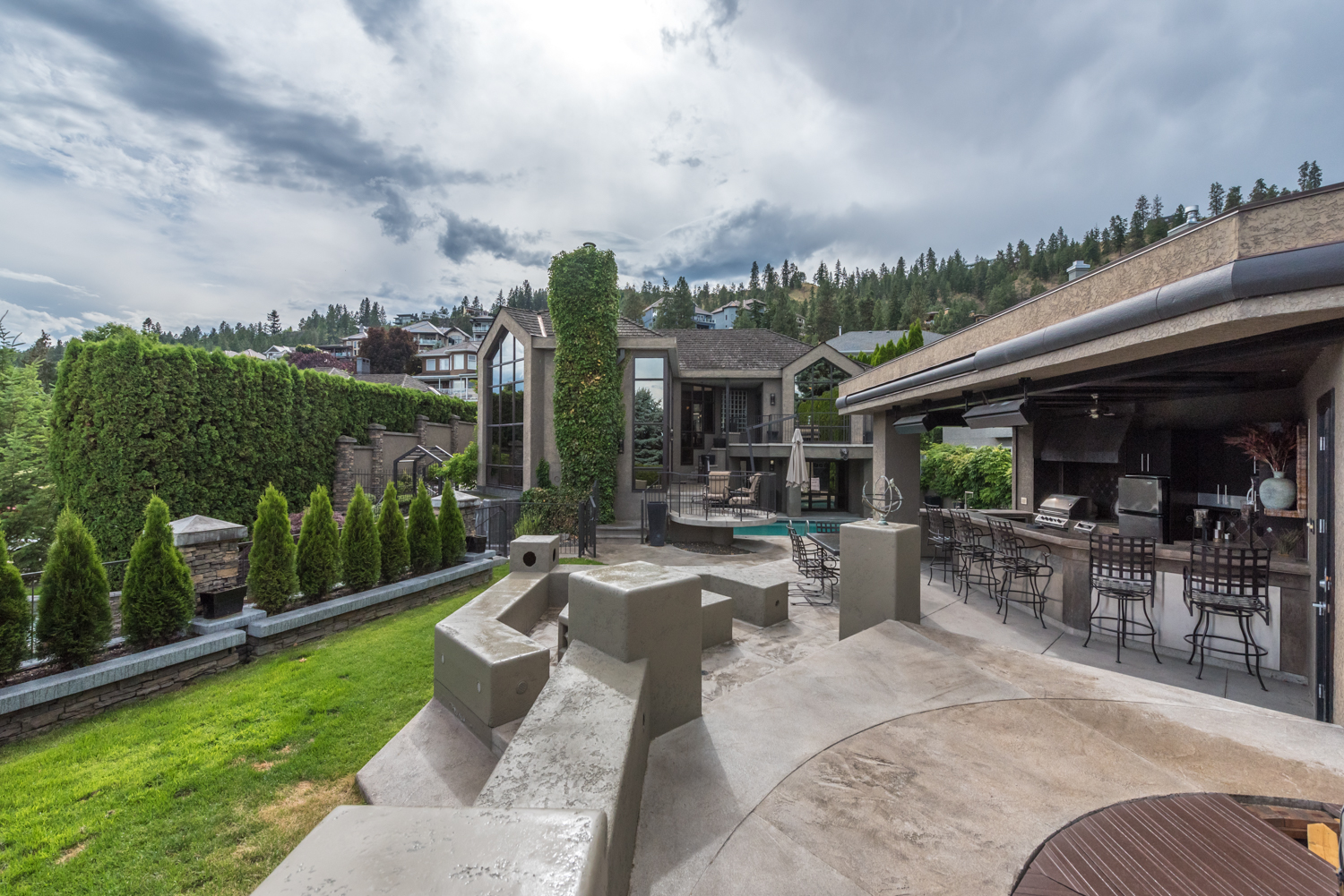 512 Zdralek Cove West Kelowna V1Z 3J7