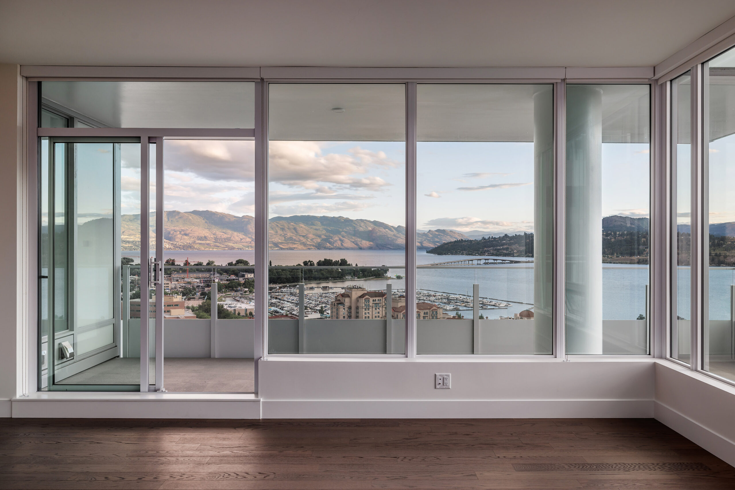 1181 Sunset Drive 2105 Kelowna V1Y0J4