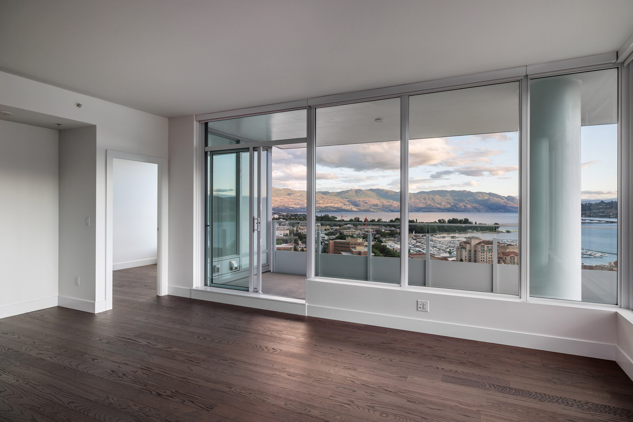 1181 Sunset Drive 2105 Kelowna V1Y0J4
