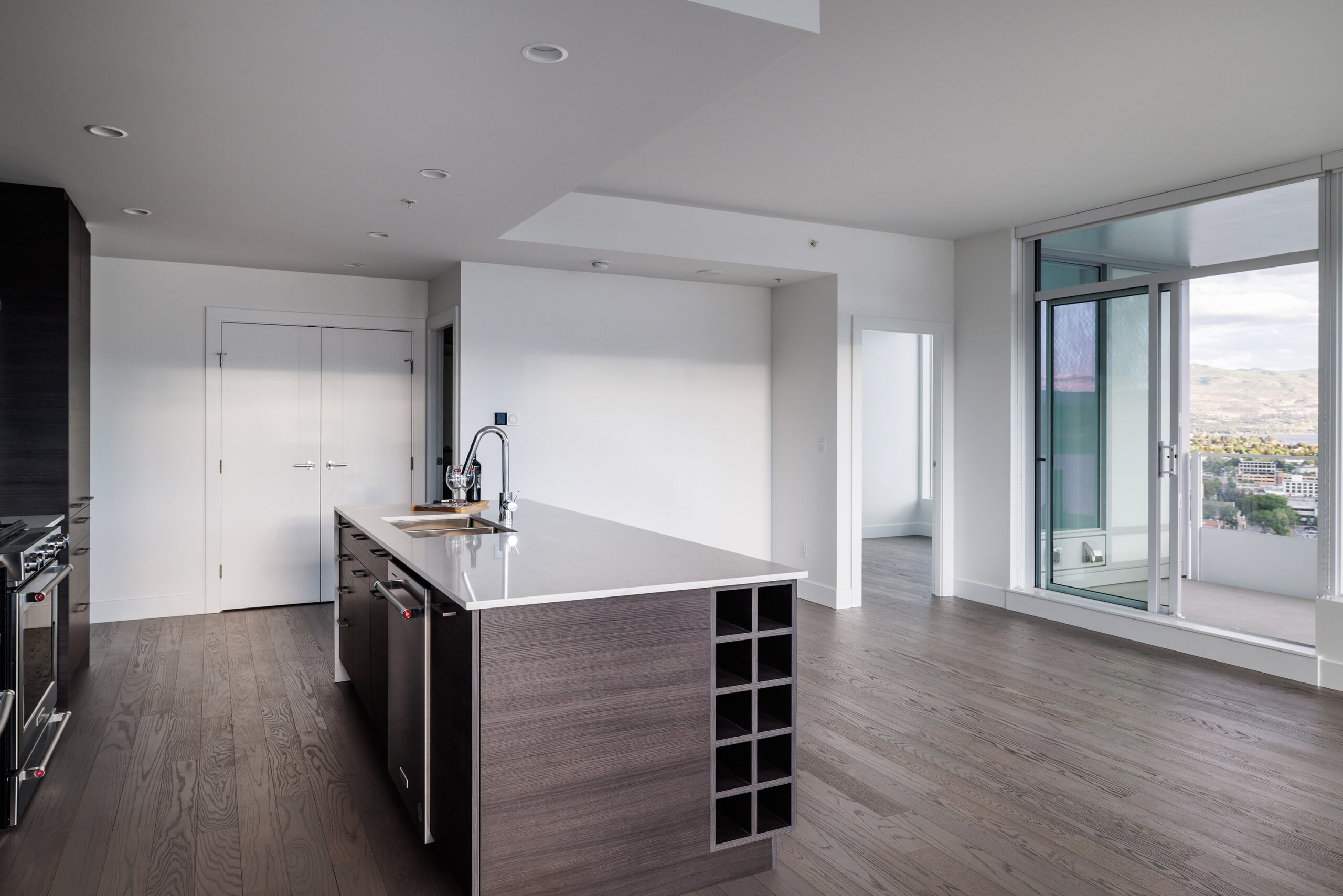 1181 Sunset Drive 2105 Kelowna V1Y0J4