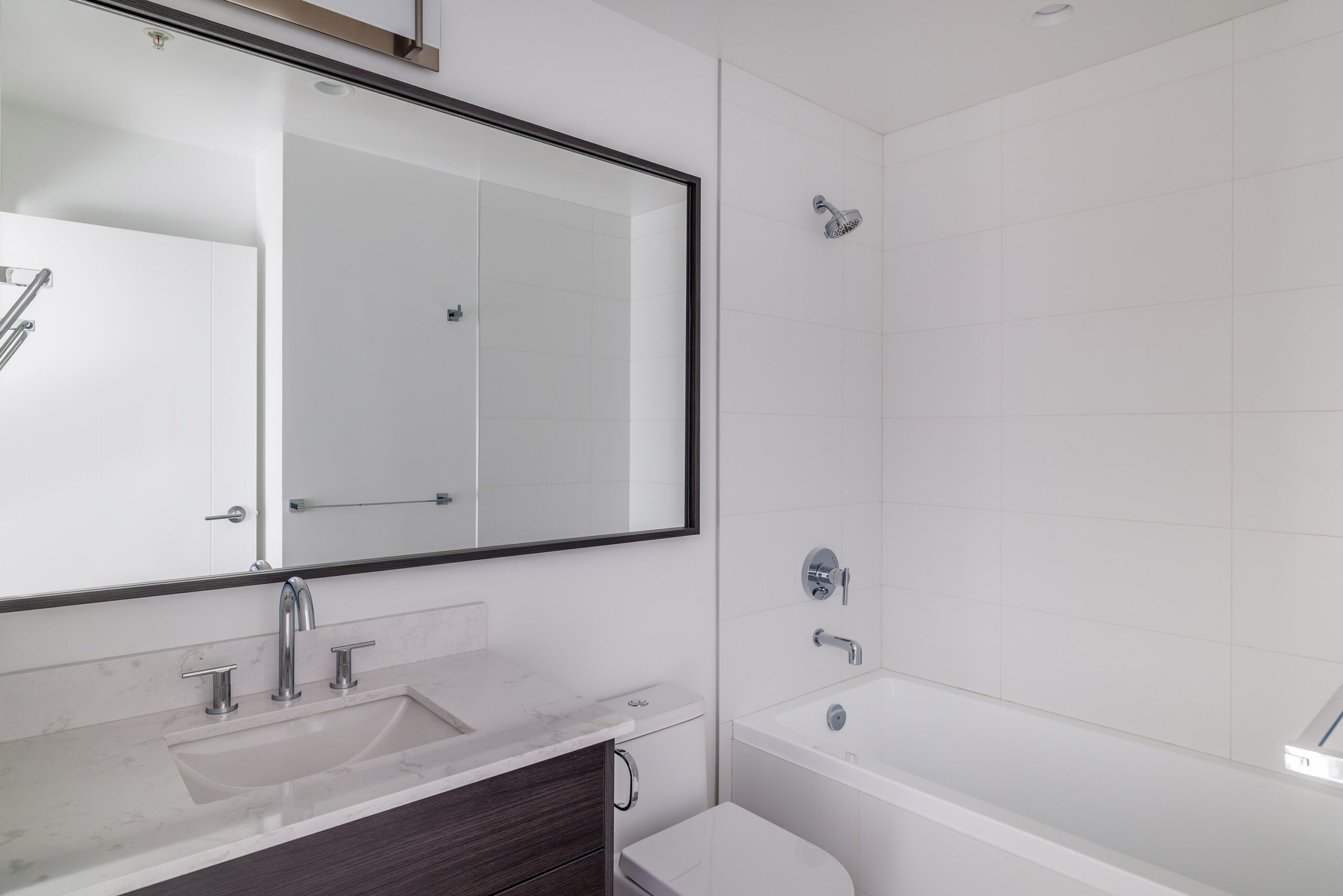 1181 Sunset Drive 2105 Kelowna V1Y0J4