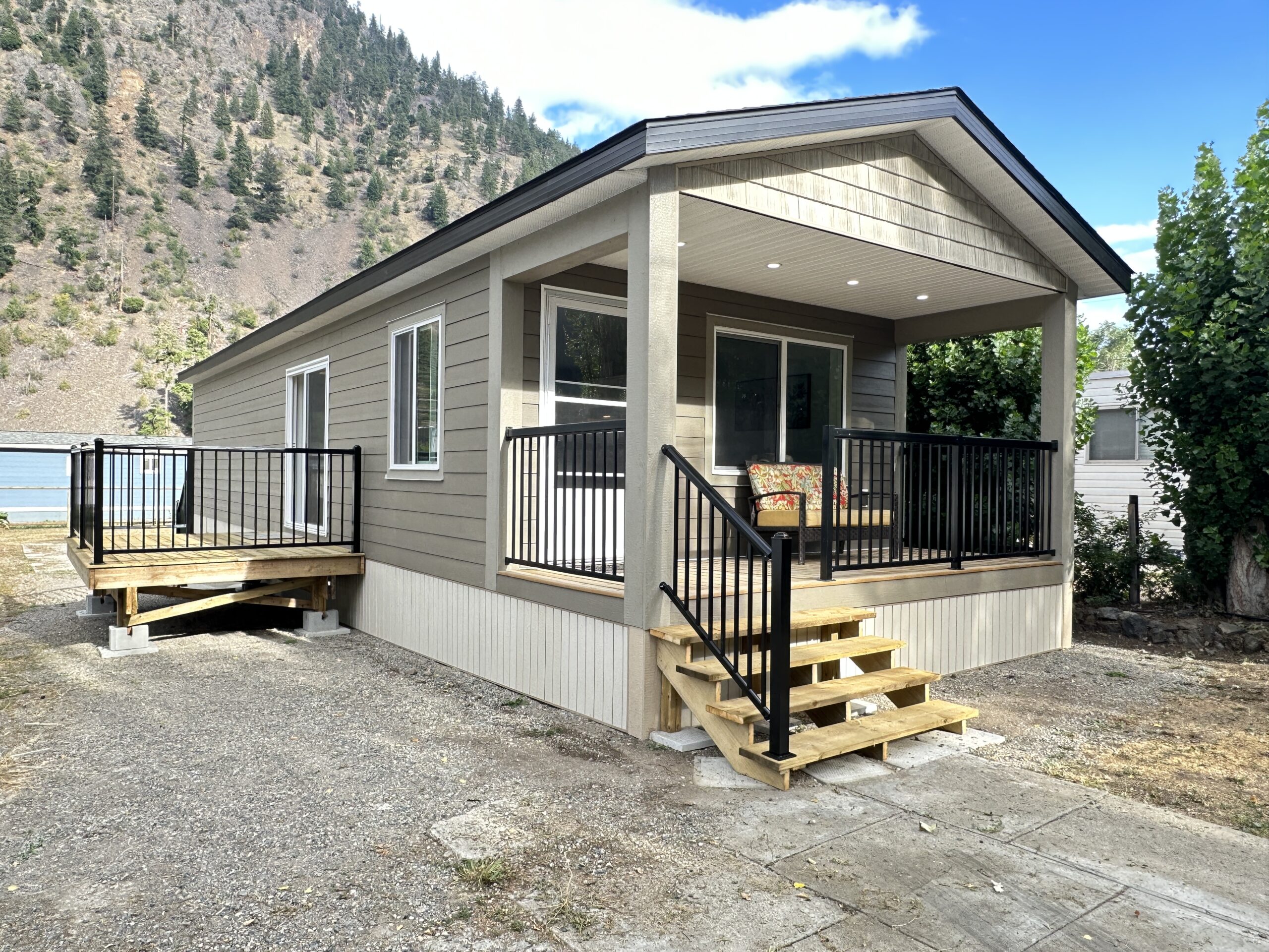 1533 Main Street N Keremeos V0X 1N6