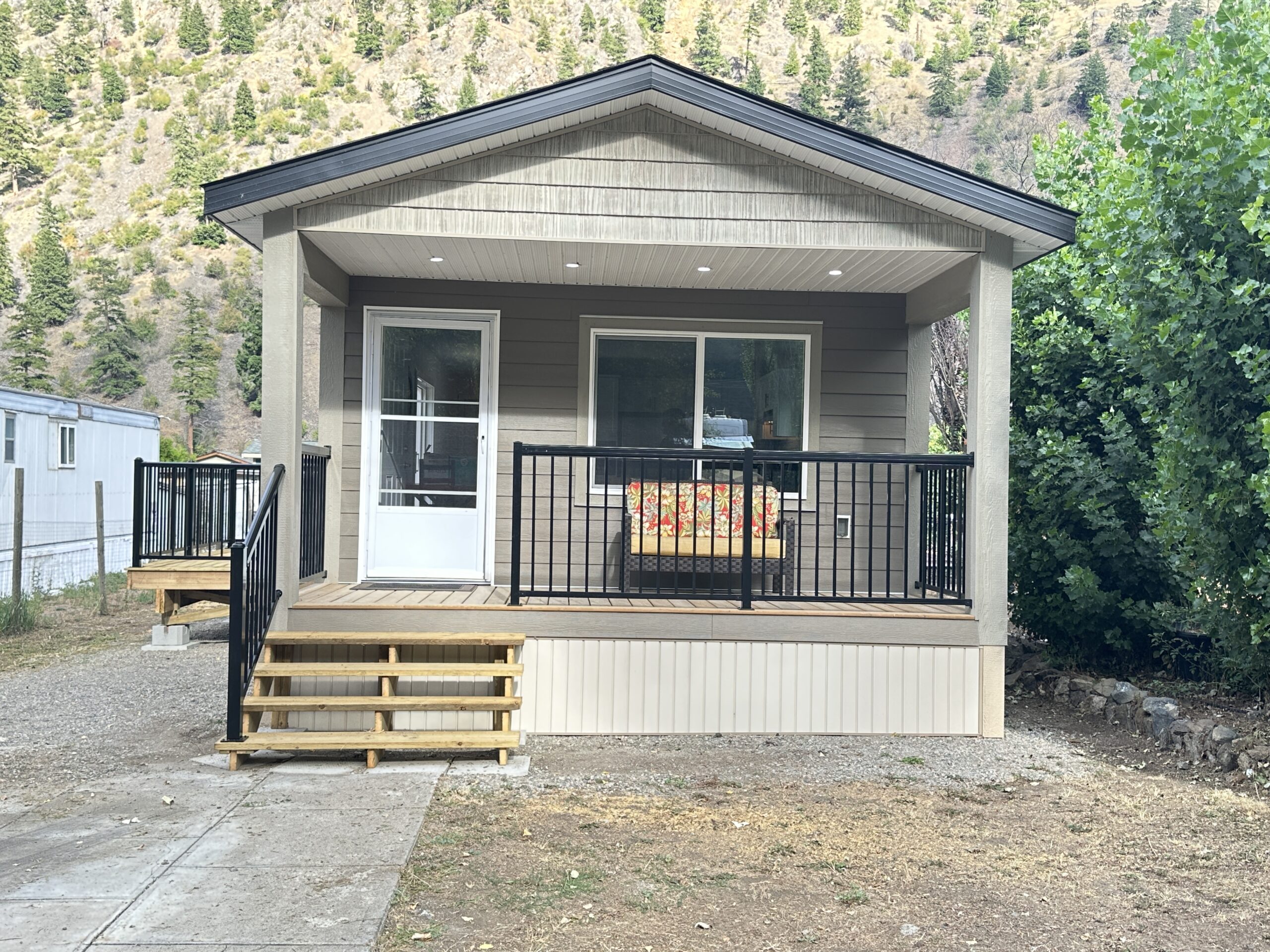 1533 Main Street N Keremeos V0X 1N6