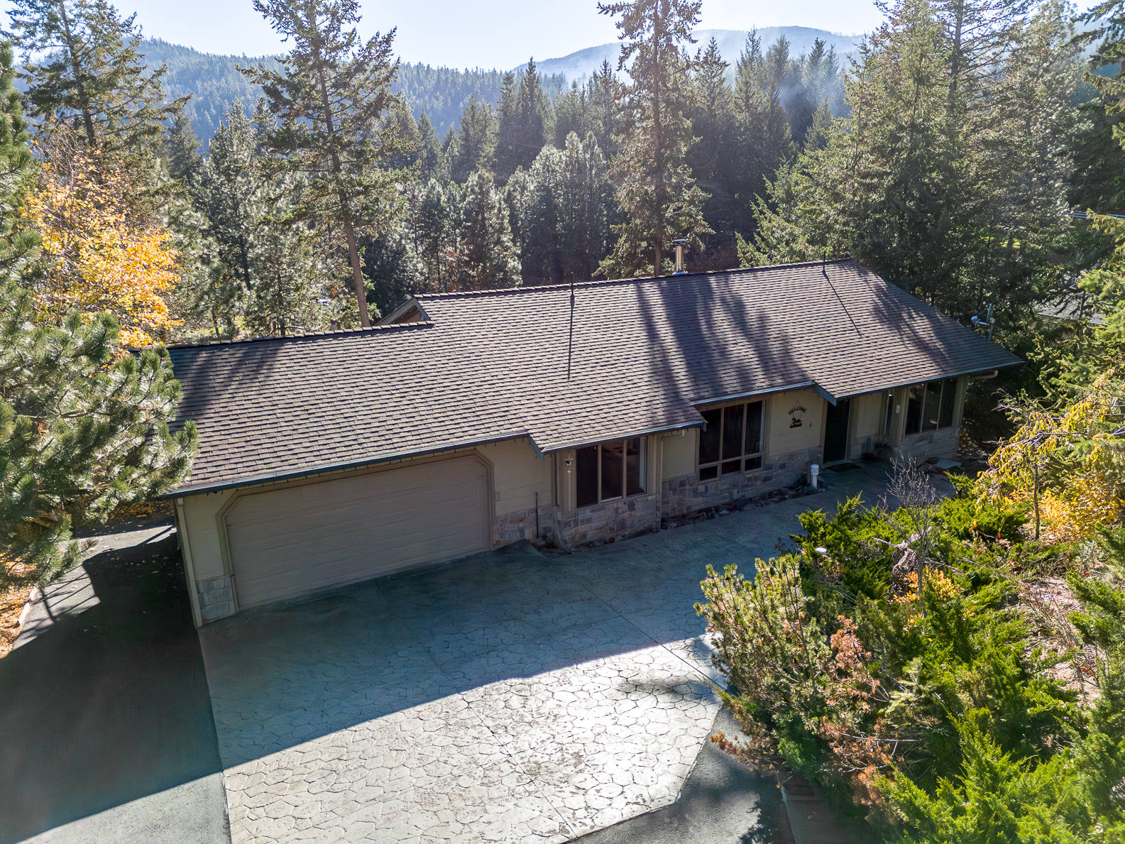 5203 Silver Court Peachland V0H 1X8