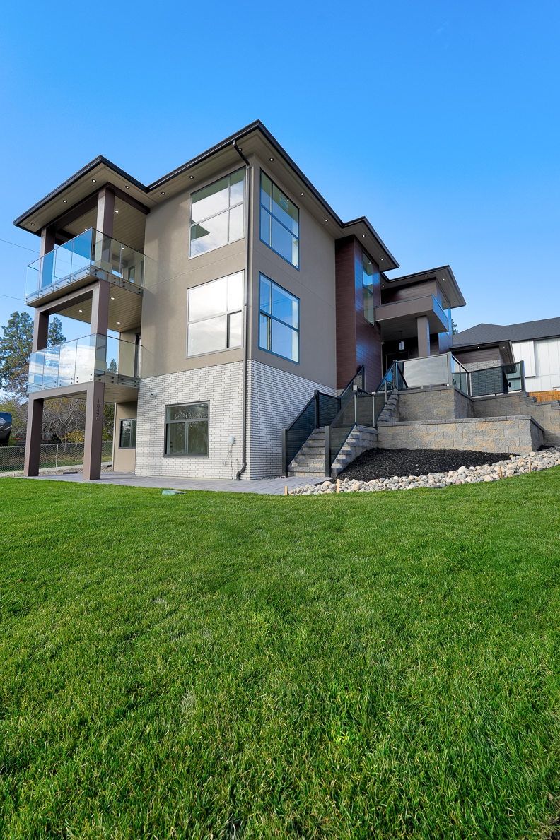 1047 Oak Barrel Place West Kelowna V1Z 2G9