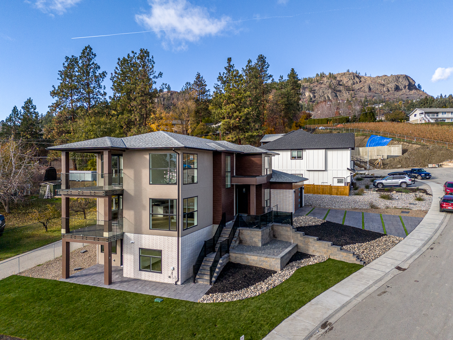 1047 Oak Barrel Place West Kelowna V1Z 2G9