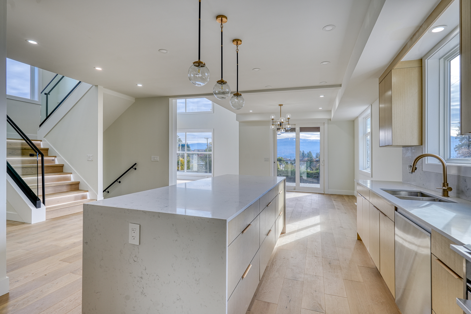1047 Oak Barrel Place West Kelowna V1Z 2G9