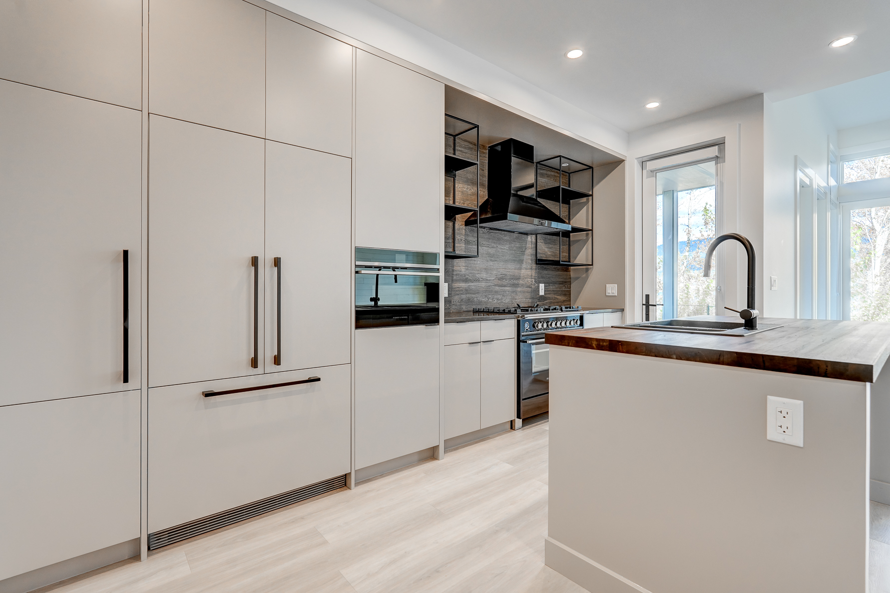 3350 Landry Crescent Summerland V0H 1Z9