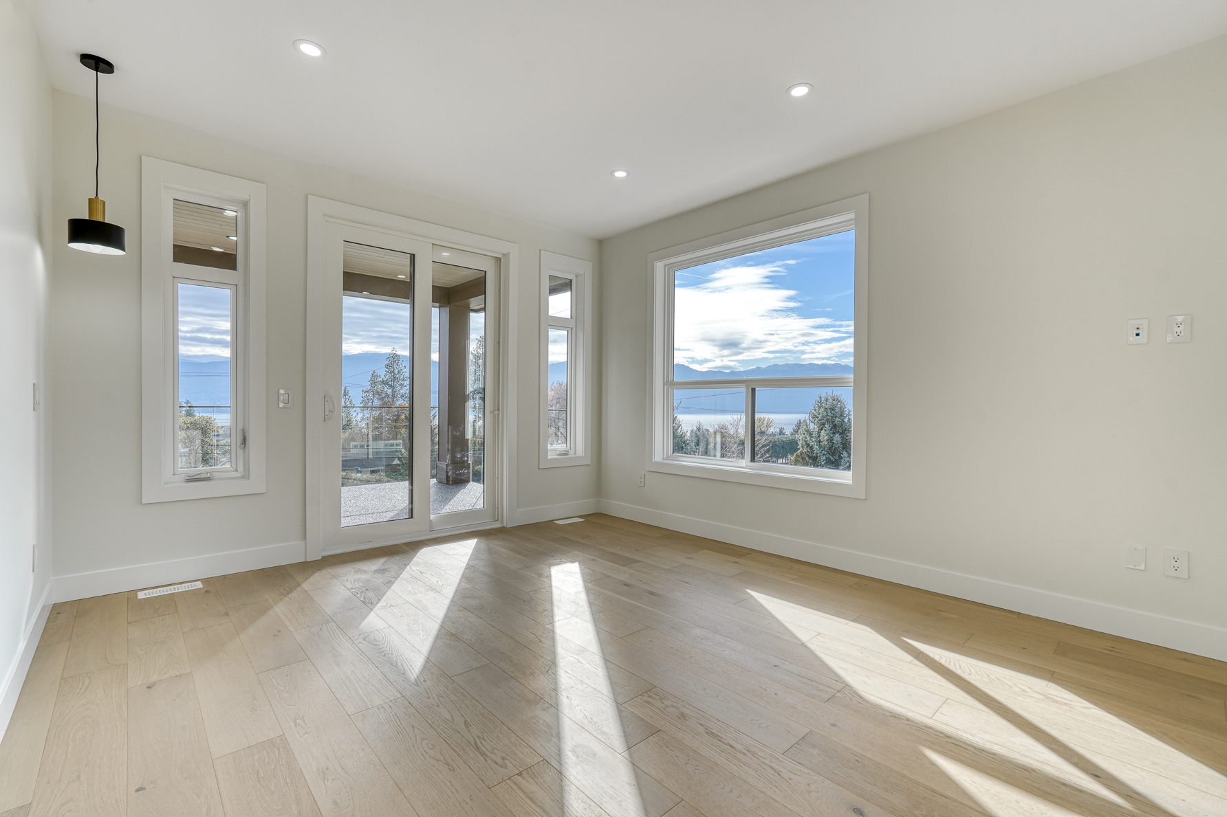 1047 Oak Barrel Place West Kelowna V1Z 2G9