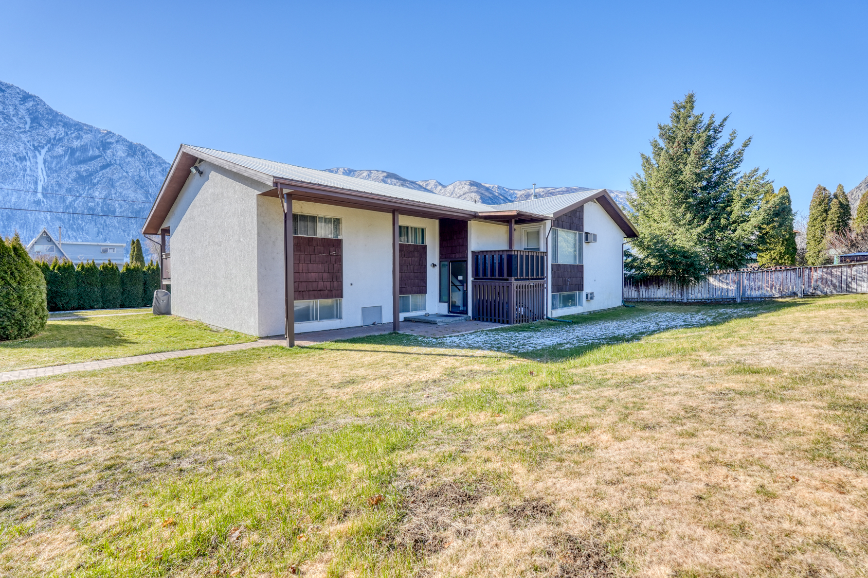 716 3rd Avenue Keremeos V0H 1N2