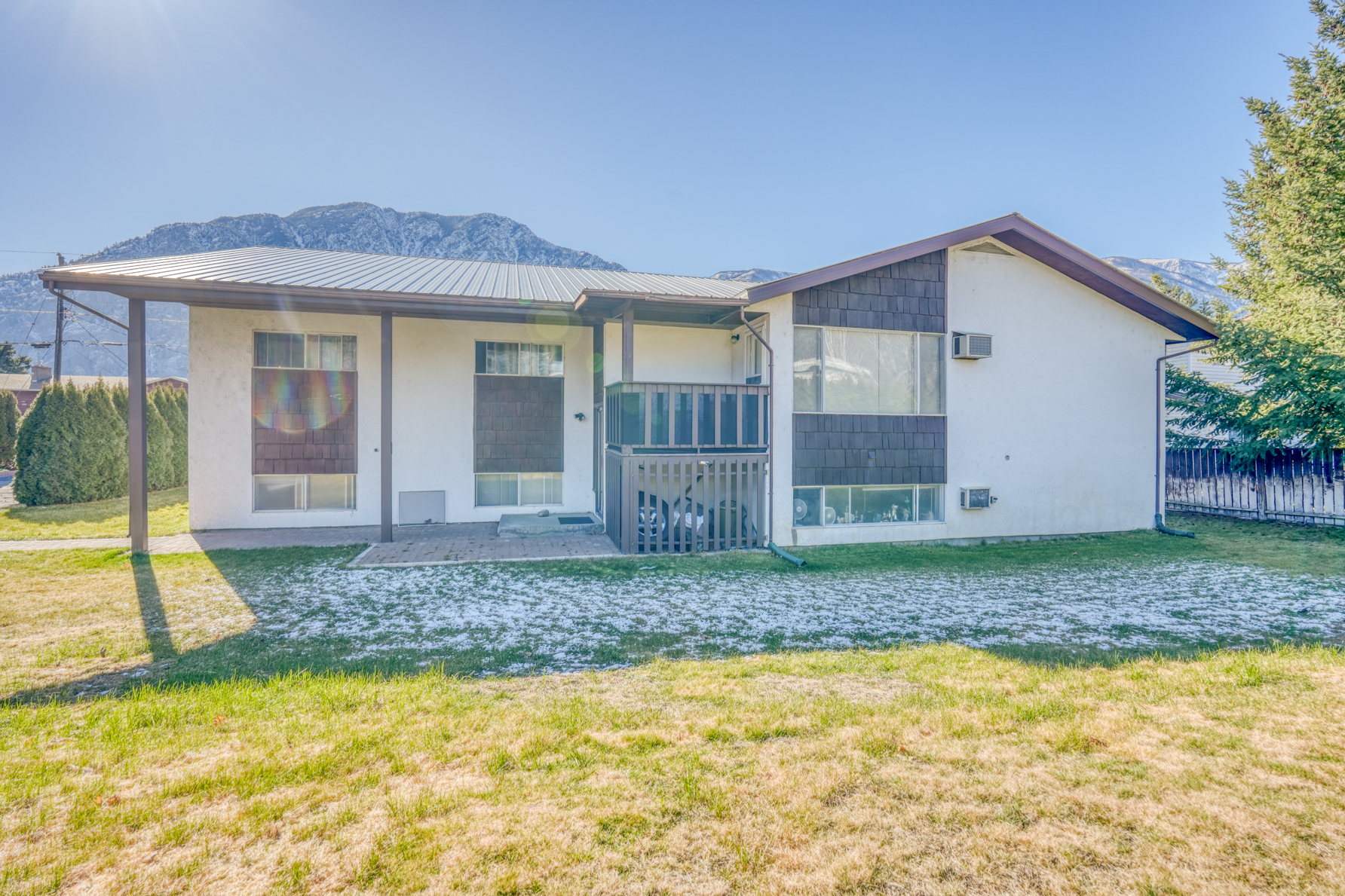 716 3rd Avenue Keremeos V0H 1N2