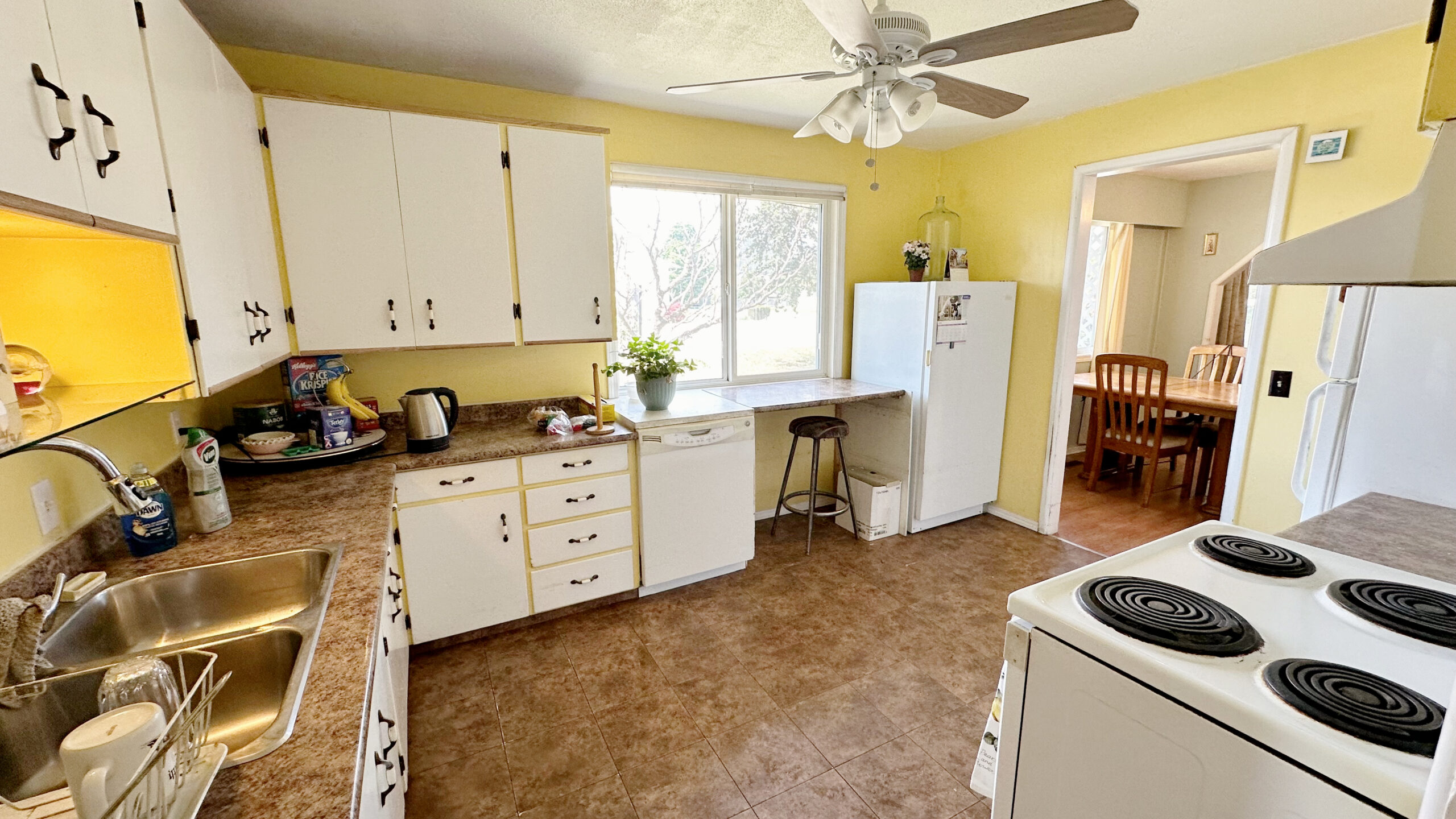 255 Gerstmar Road Kelowna V1X 4A6