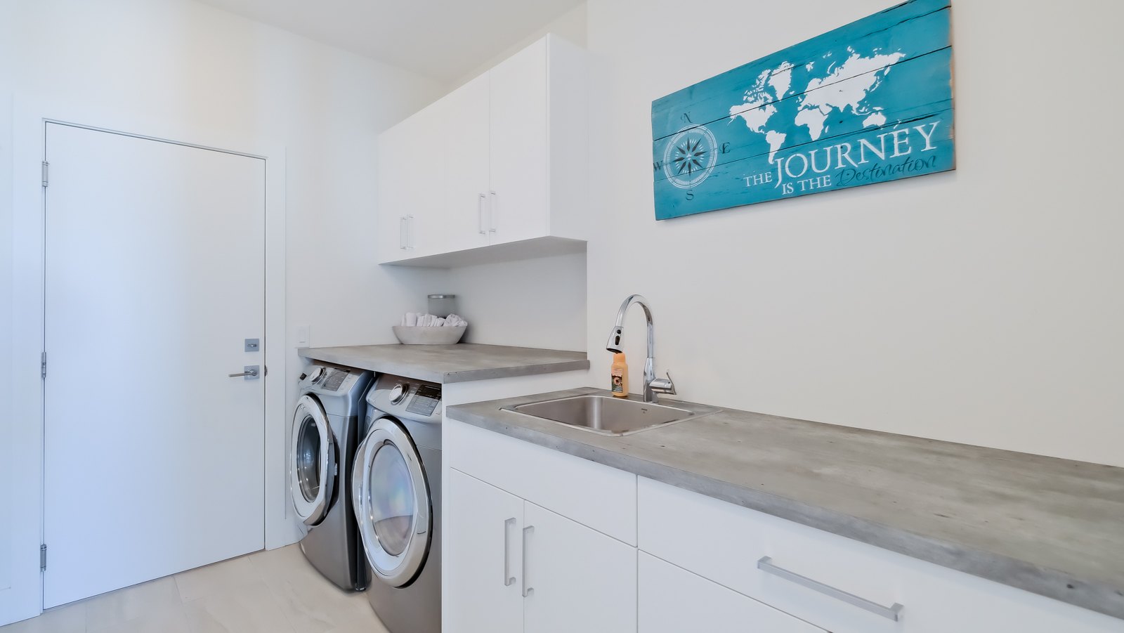 1260 Jack Smith Road Kelowna V1W 5N1