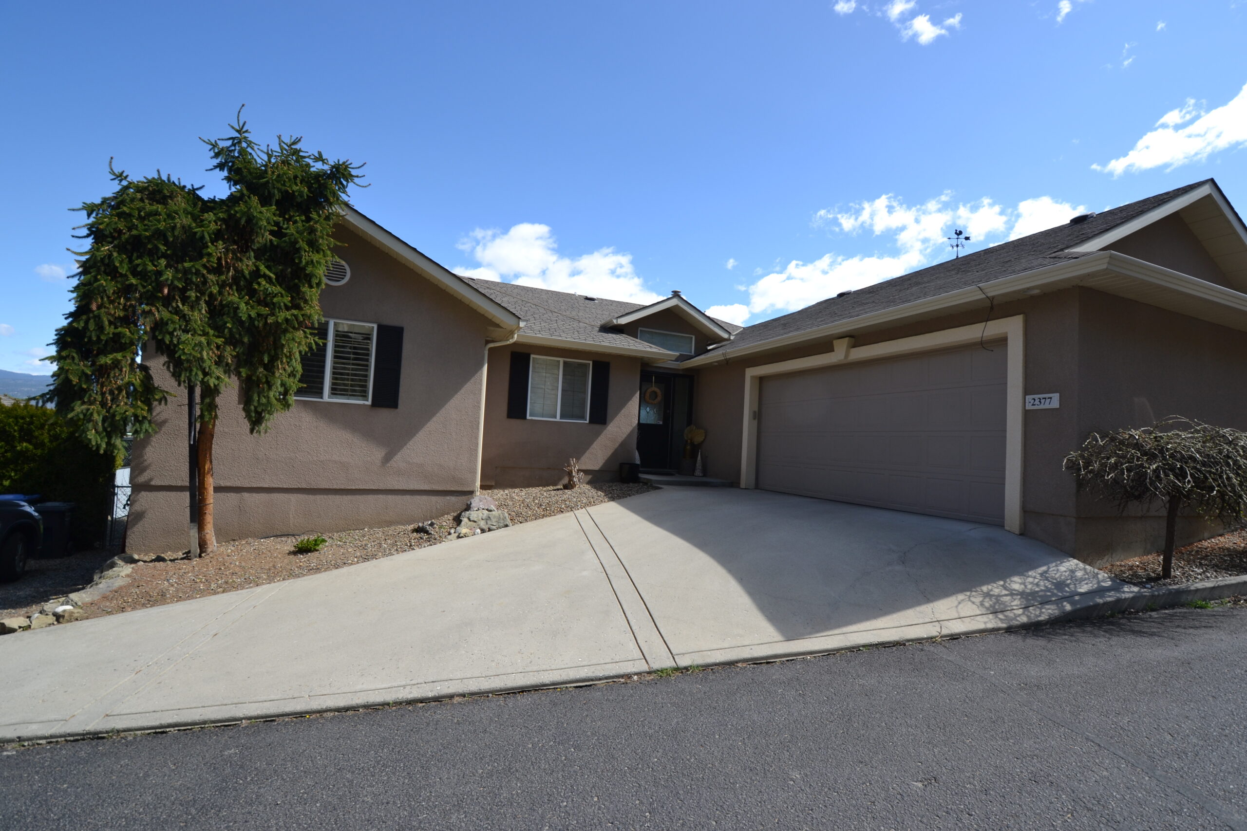 2377 Silver Place Kelowna V1V 1M9