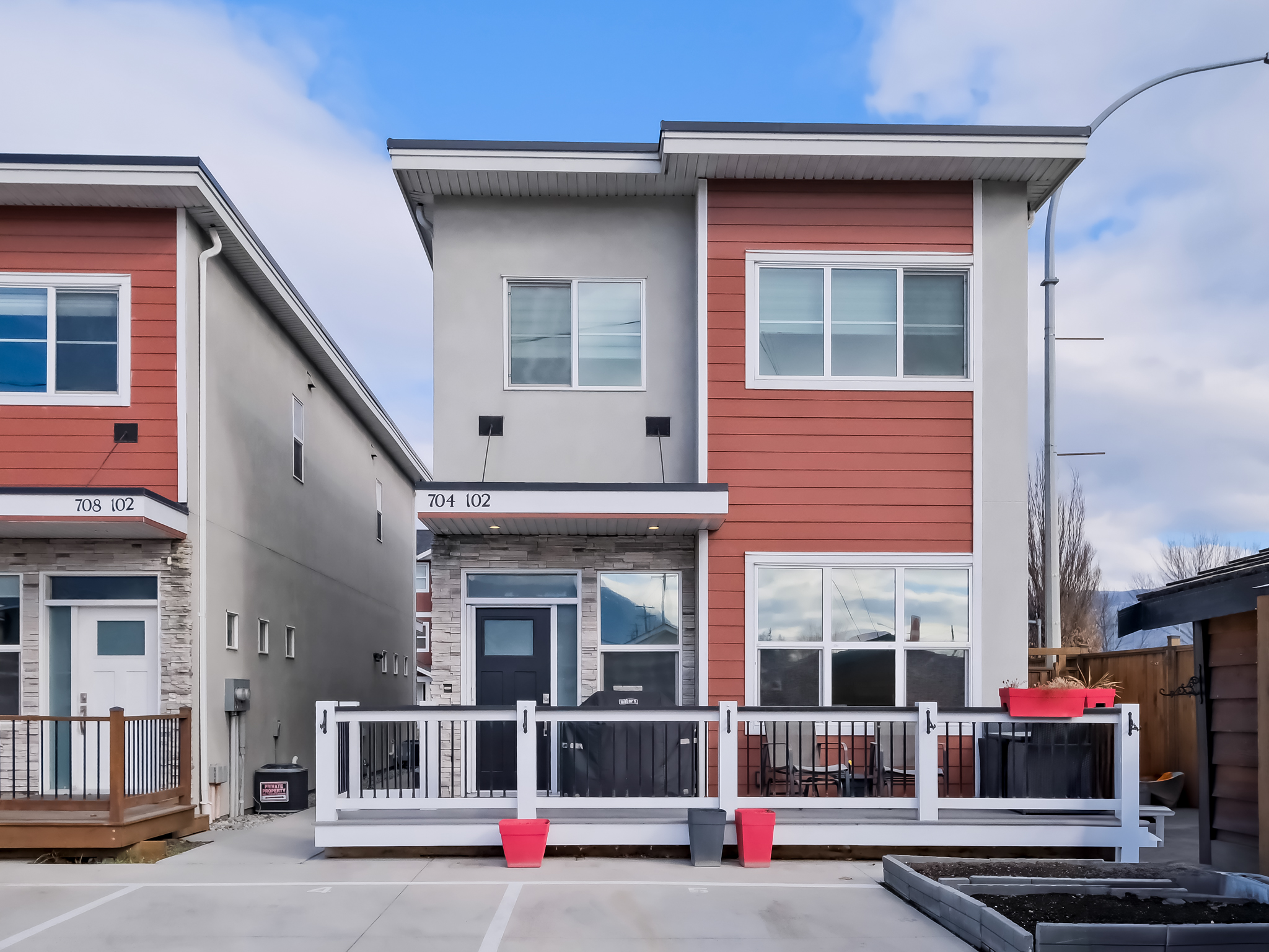 704 Revelstoke Avenue 102 Penticton V2A 2J2