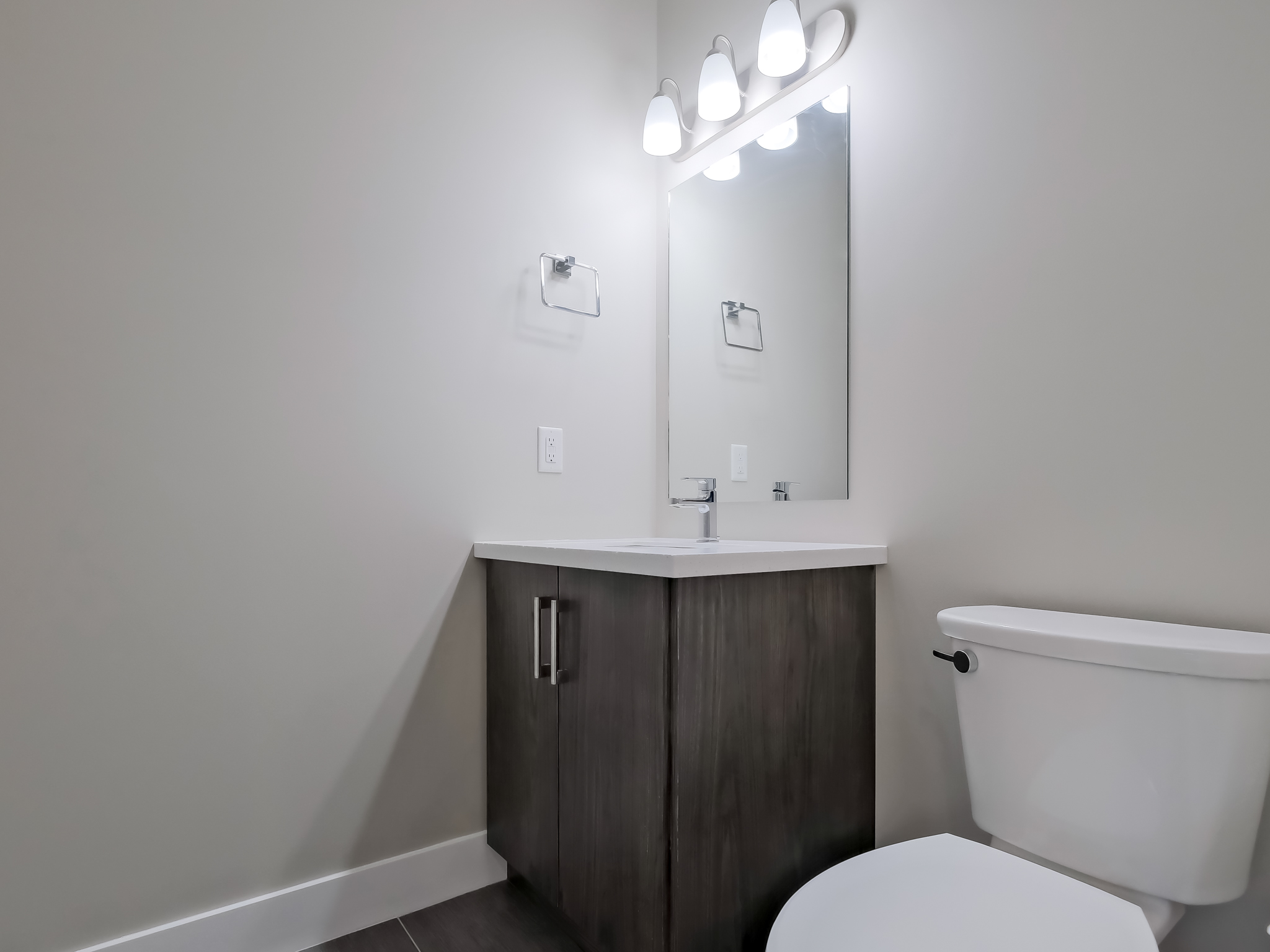 704 Revelstoke Avenue 102 Penticton V2A 2J2