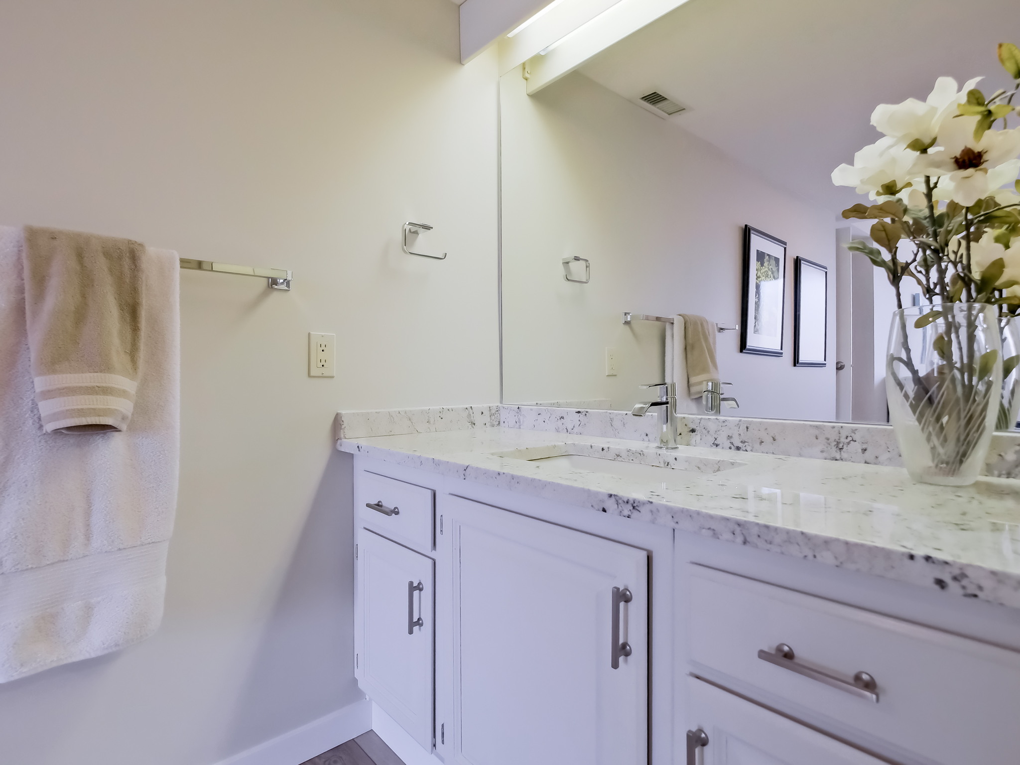 86 Lakeshore Drive 201 Penticton V2A 1B5