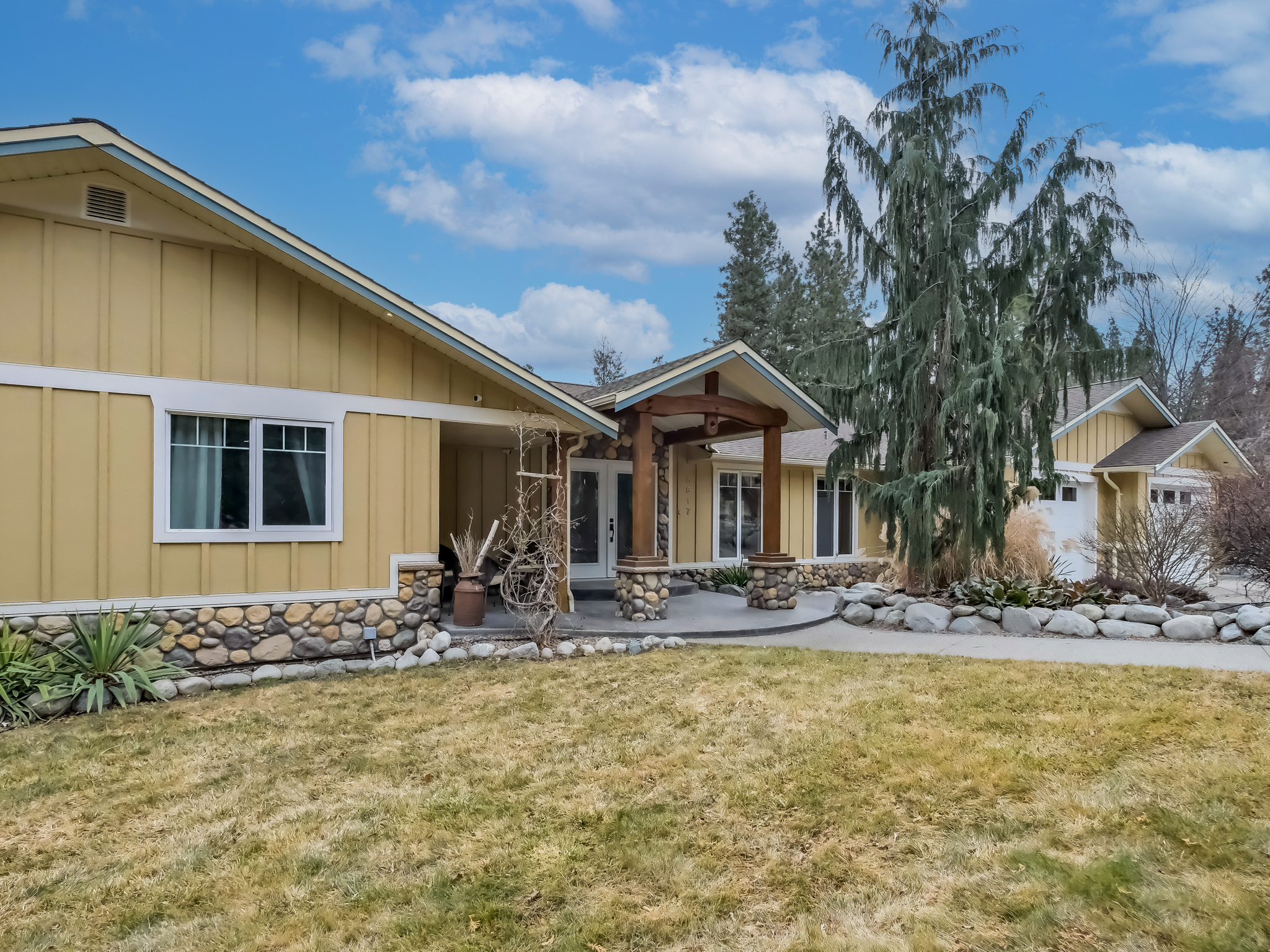 5617 Simpson Road Summerland V0H 1Z2