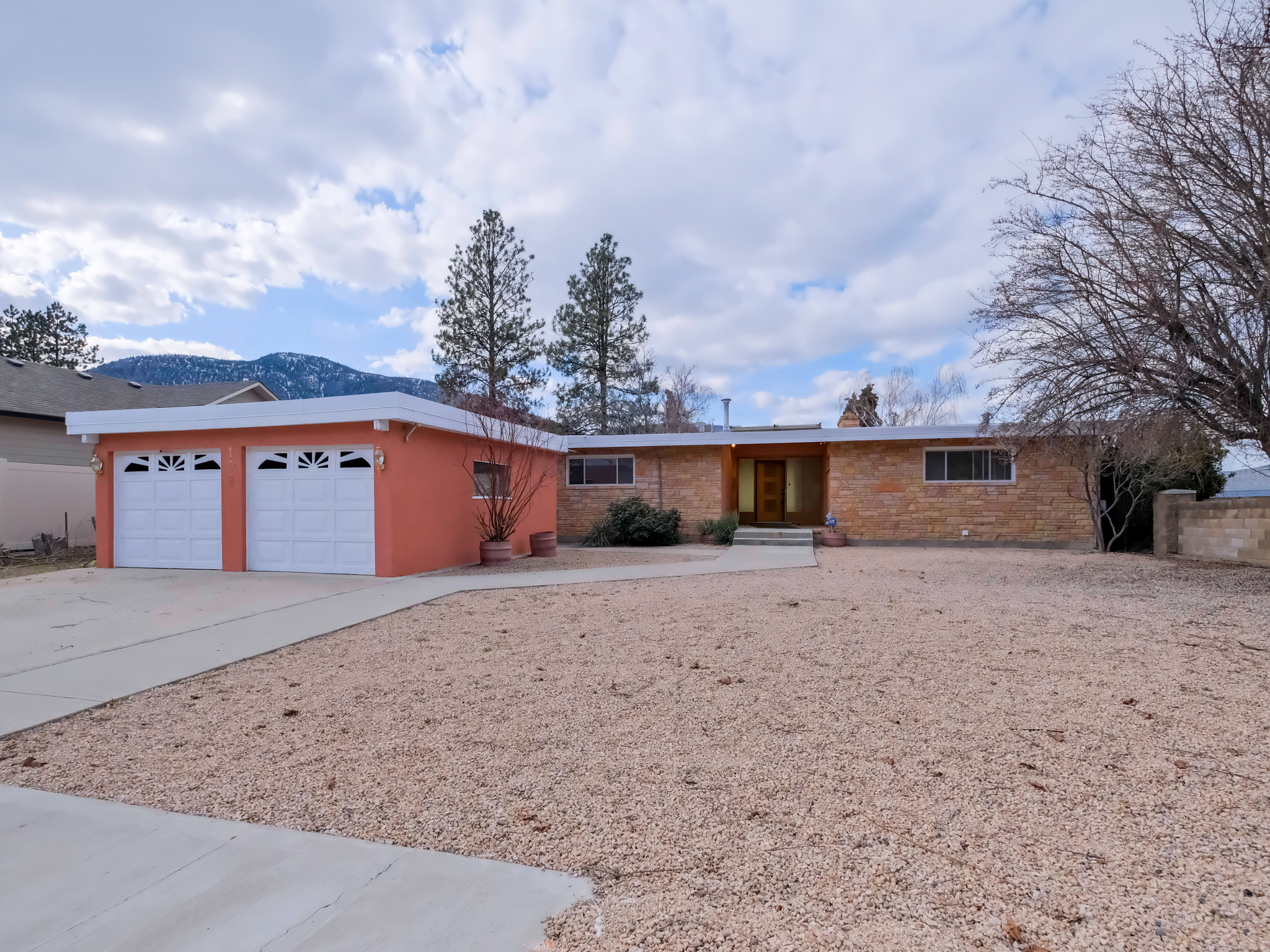 102 Derenzy Place Penticton V2A 8W7