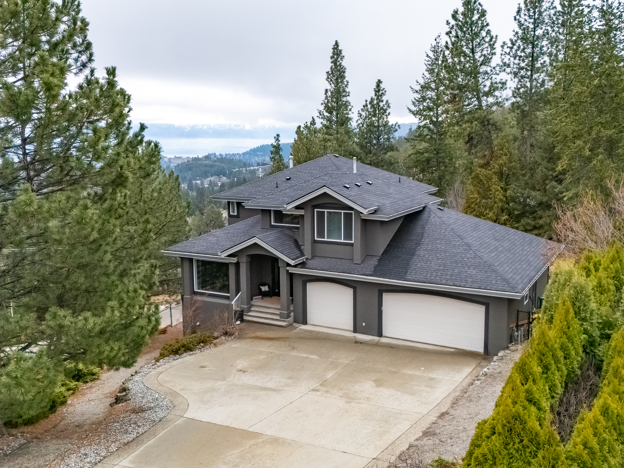 1026 McPhail Court West Kelowna V1Z 3M7