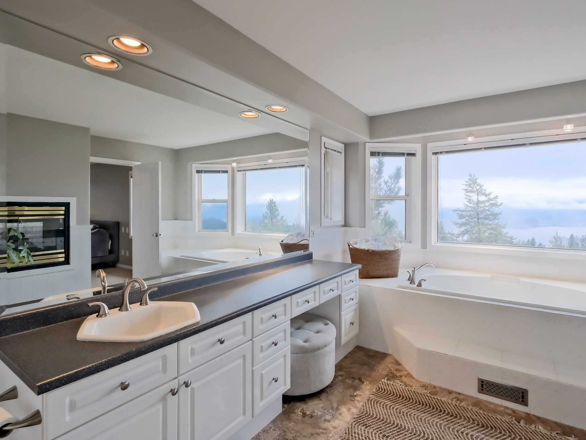1026 McPhail Court West Kelowna V1Z 3M7
