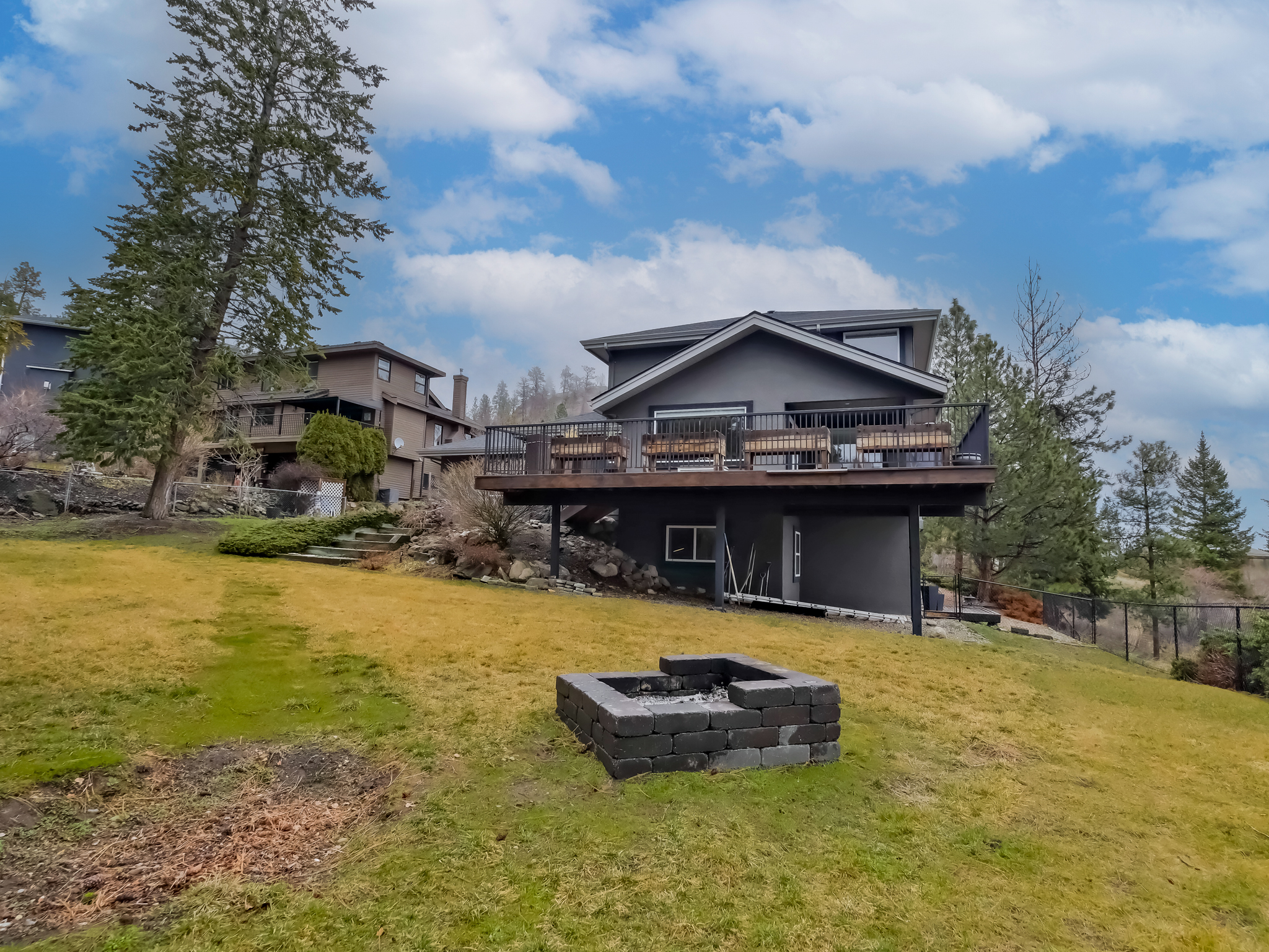 1026 McPhail Court West Kelowna V1Z 3M7