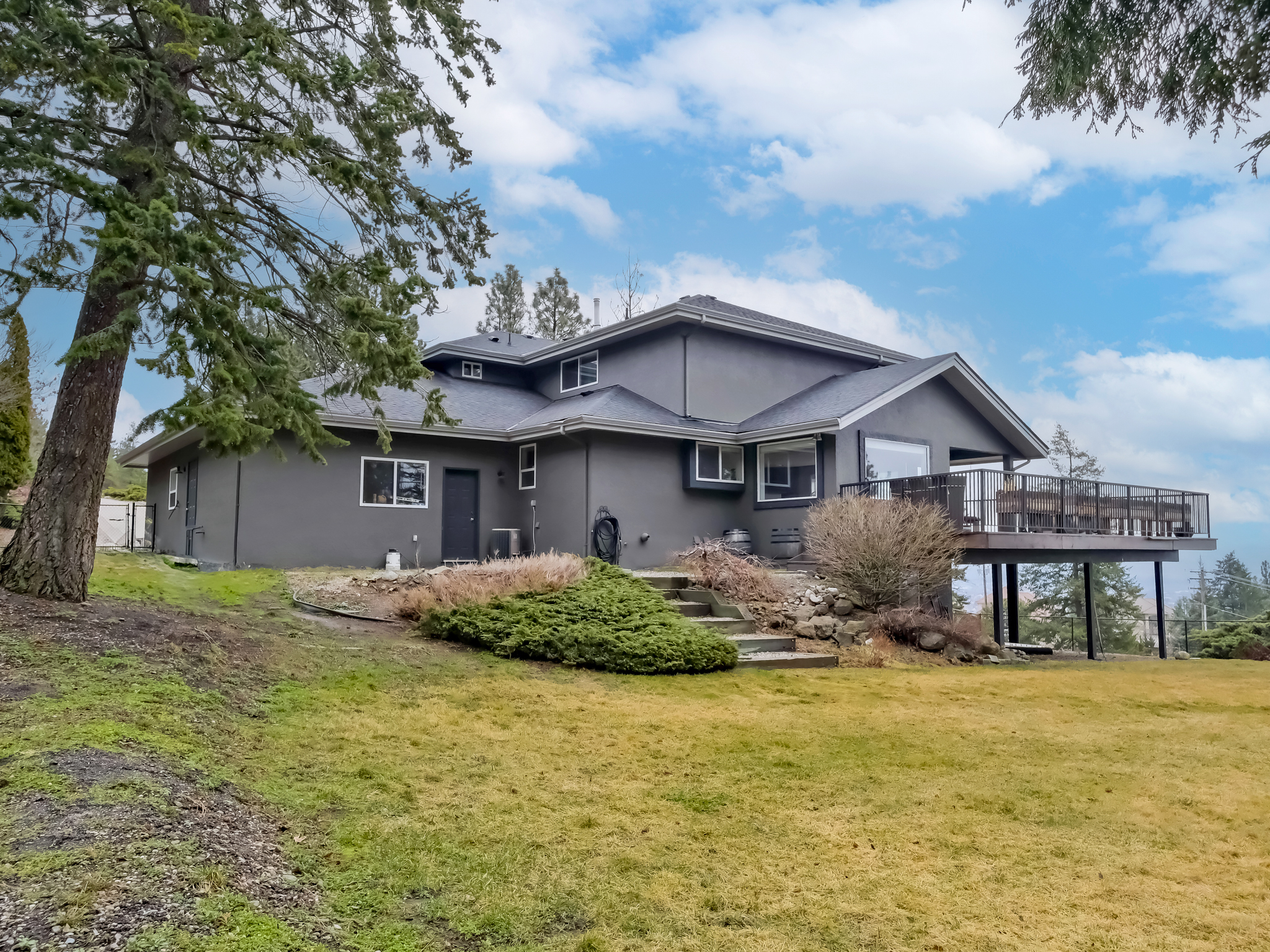 1026 McPhail Court West Kelowna V1Z 3M7