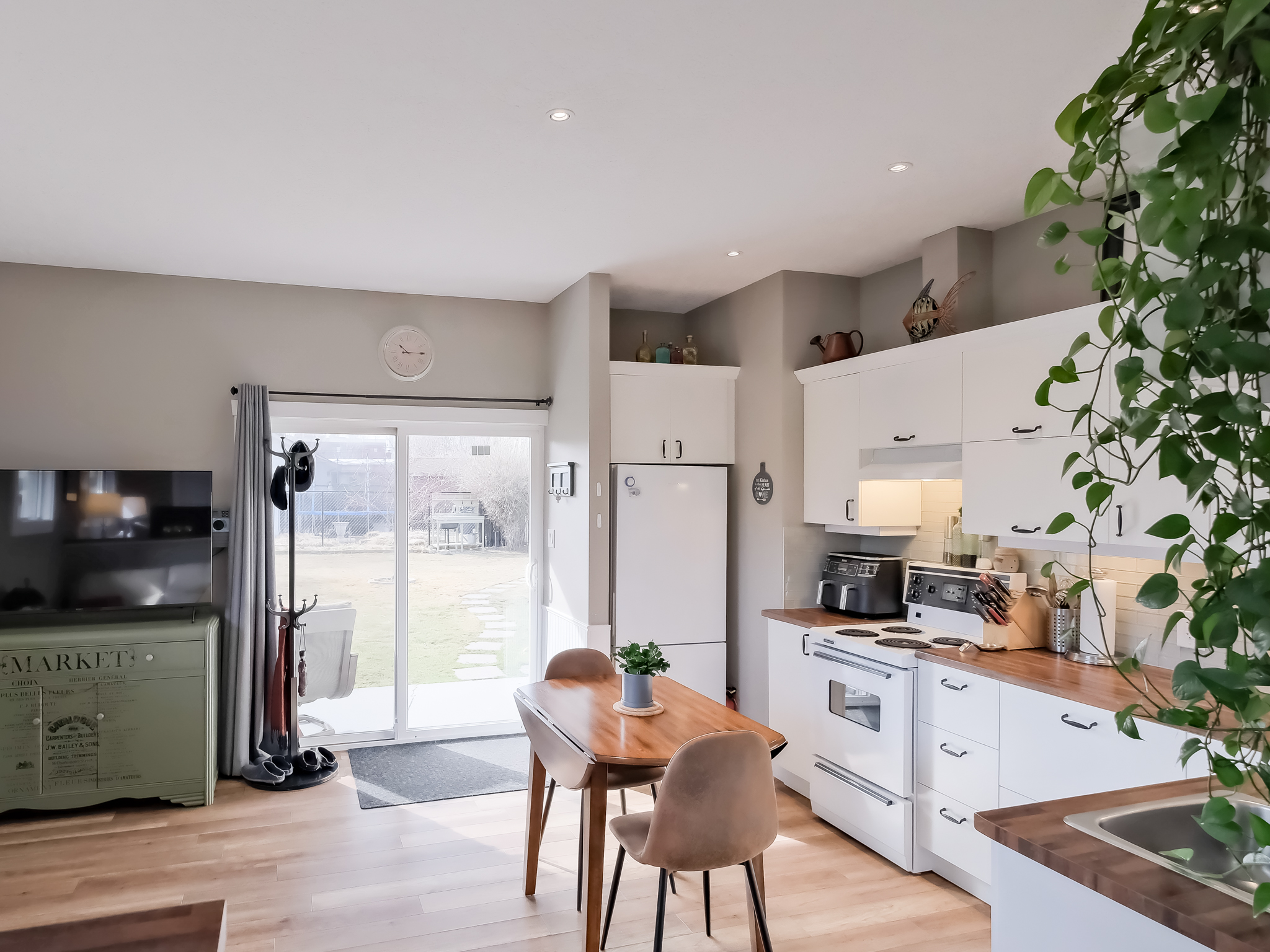 210 Yorkton Avenue Penticton V2A 3V2