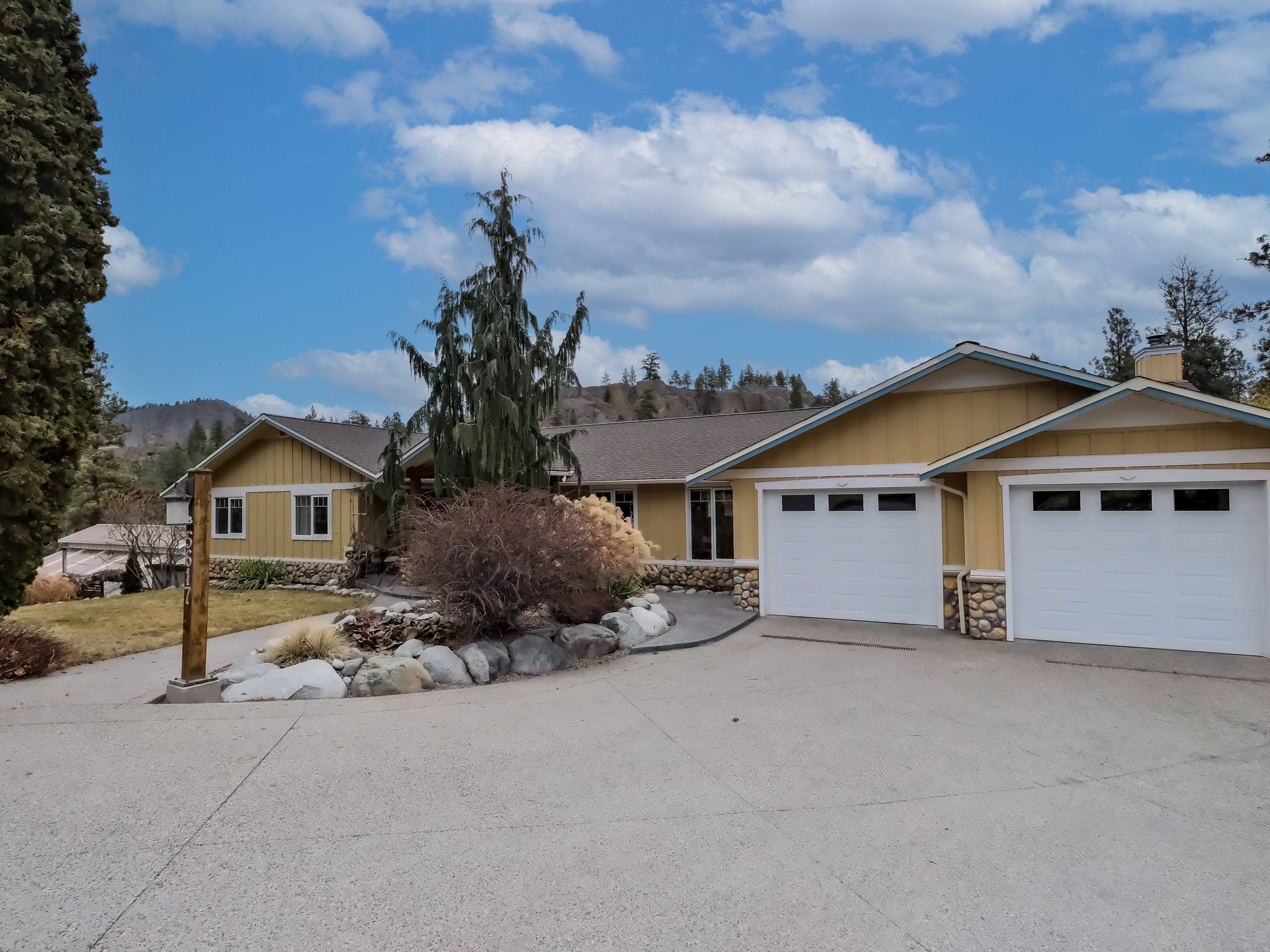 5617 Simpson Road Summerland V0H 1Z2