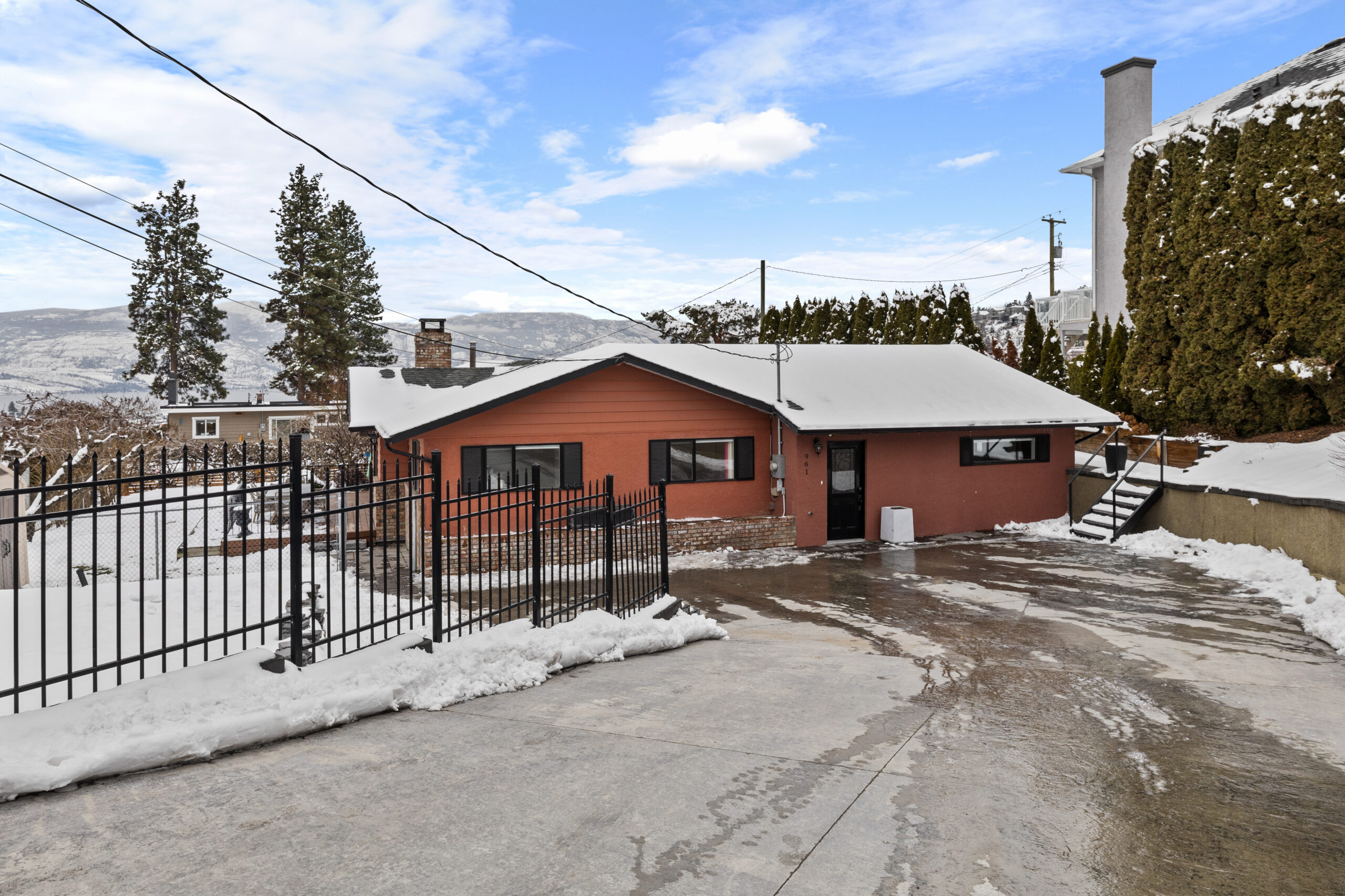 931 Anders Road West Kelowna V1Z 1K4