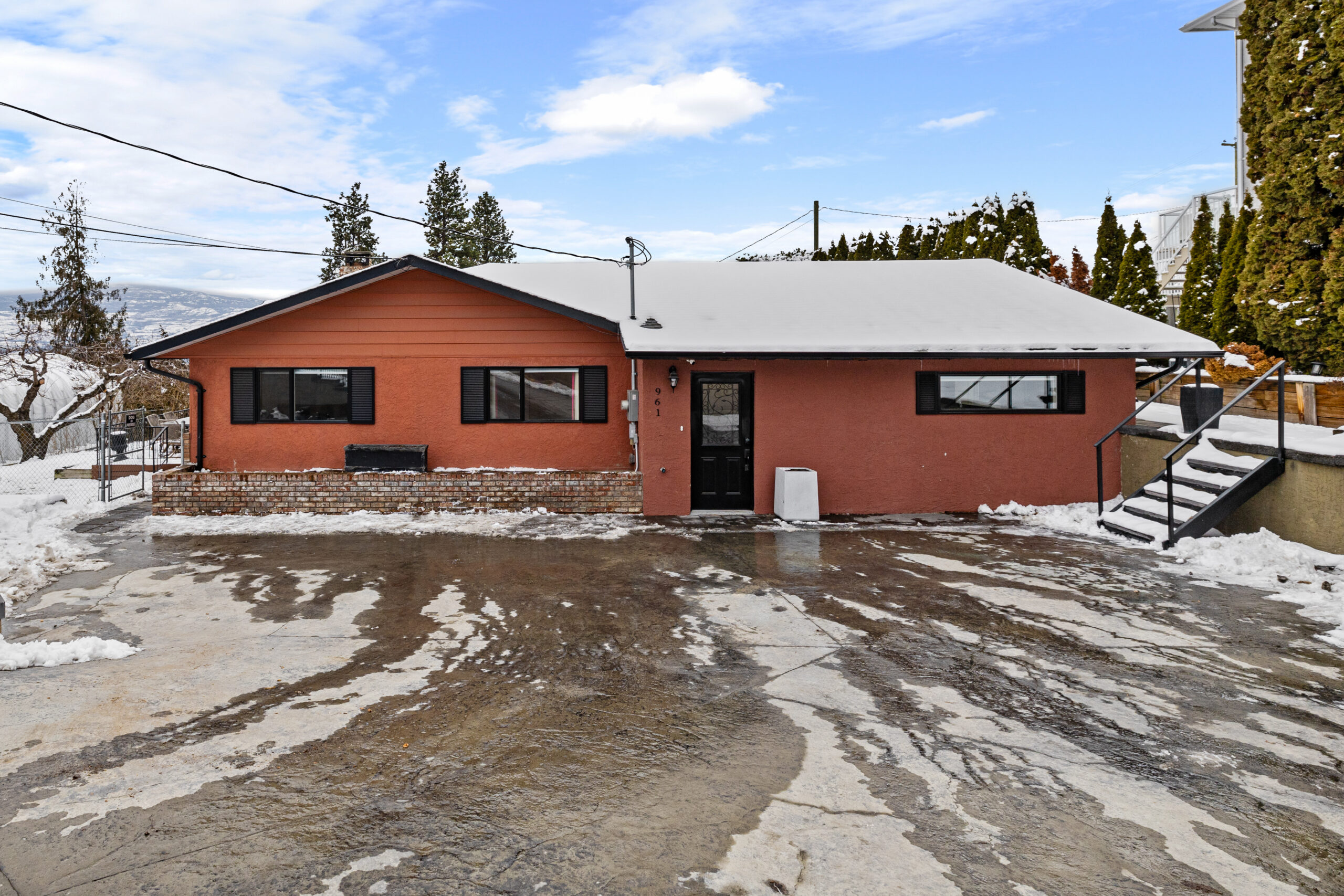931 Anders Road West Kelowna V1Z 1K4