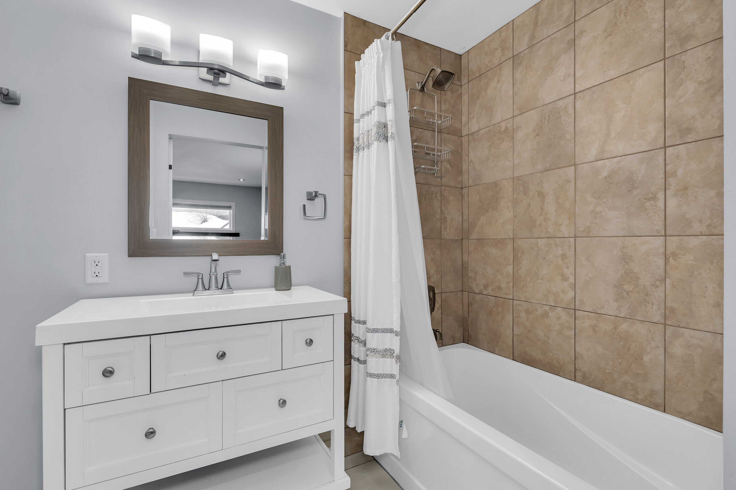 931 Anders Road West Kelowna V1Z 1K4
