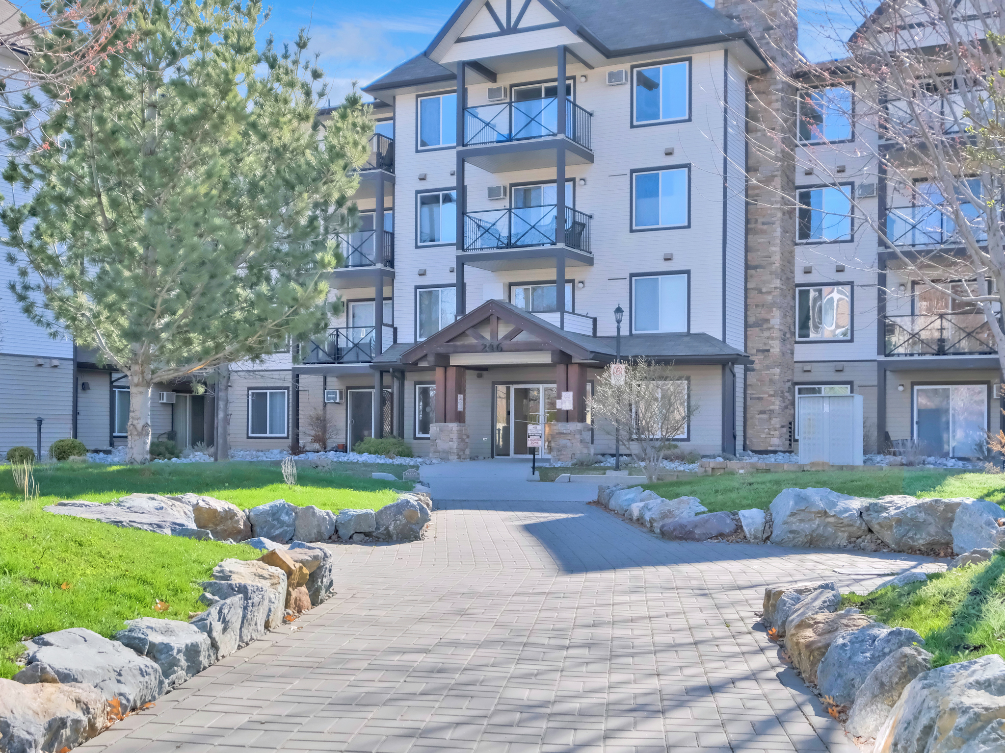 246 Hastings Avenue 114 Penticton V2A 2V6