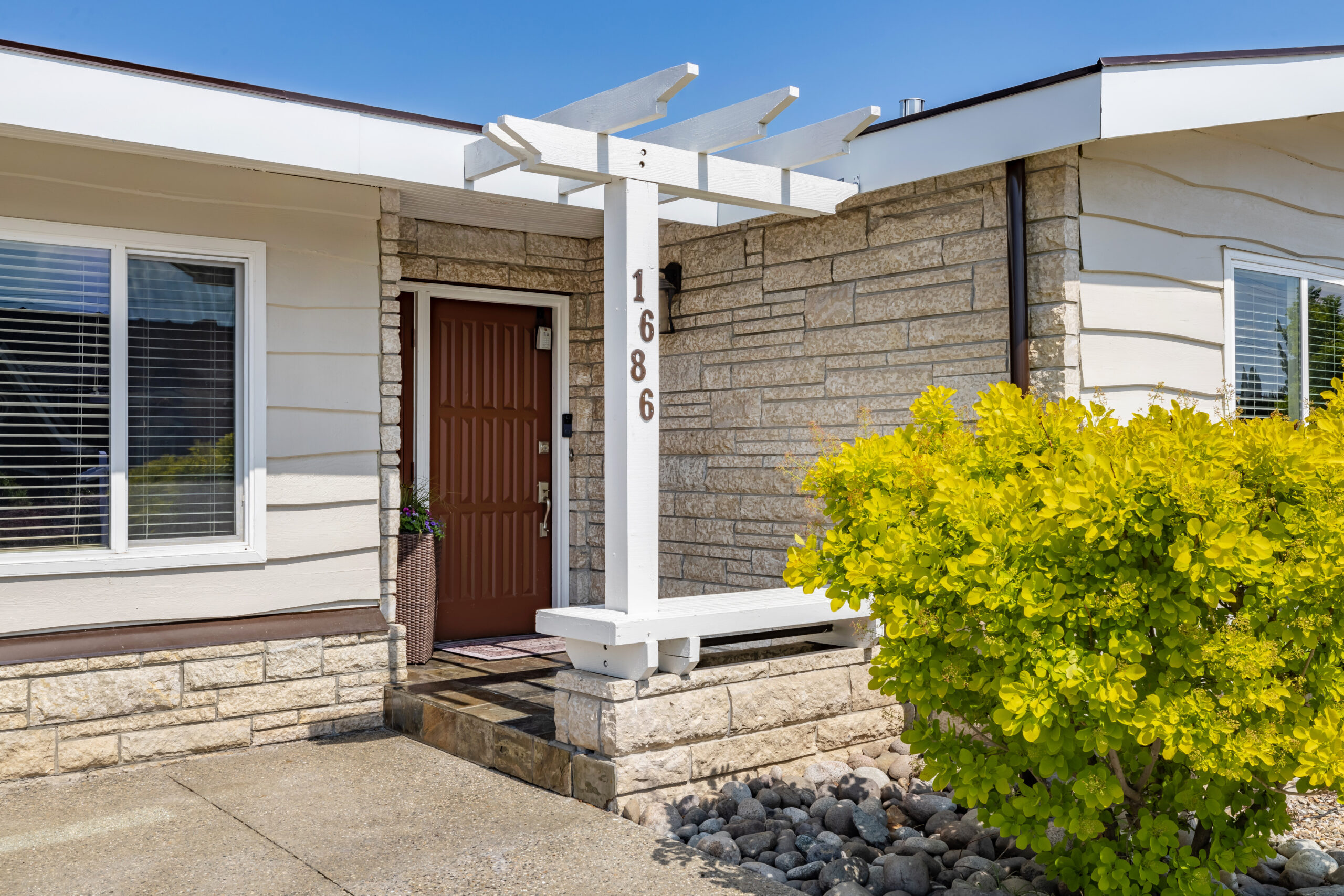 1686  Pritchard Drive West Kelowna V4T 1X5