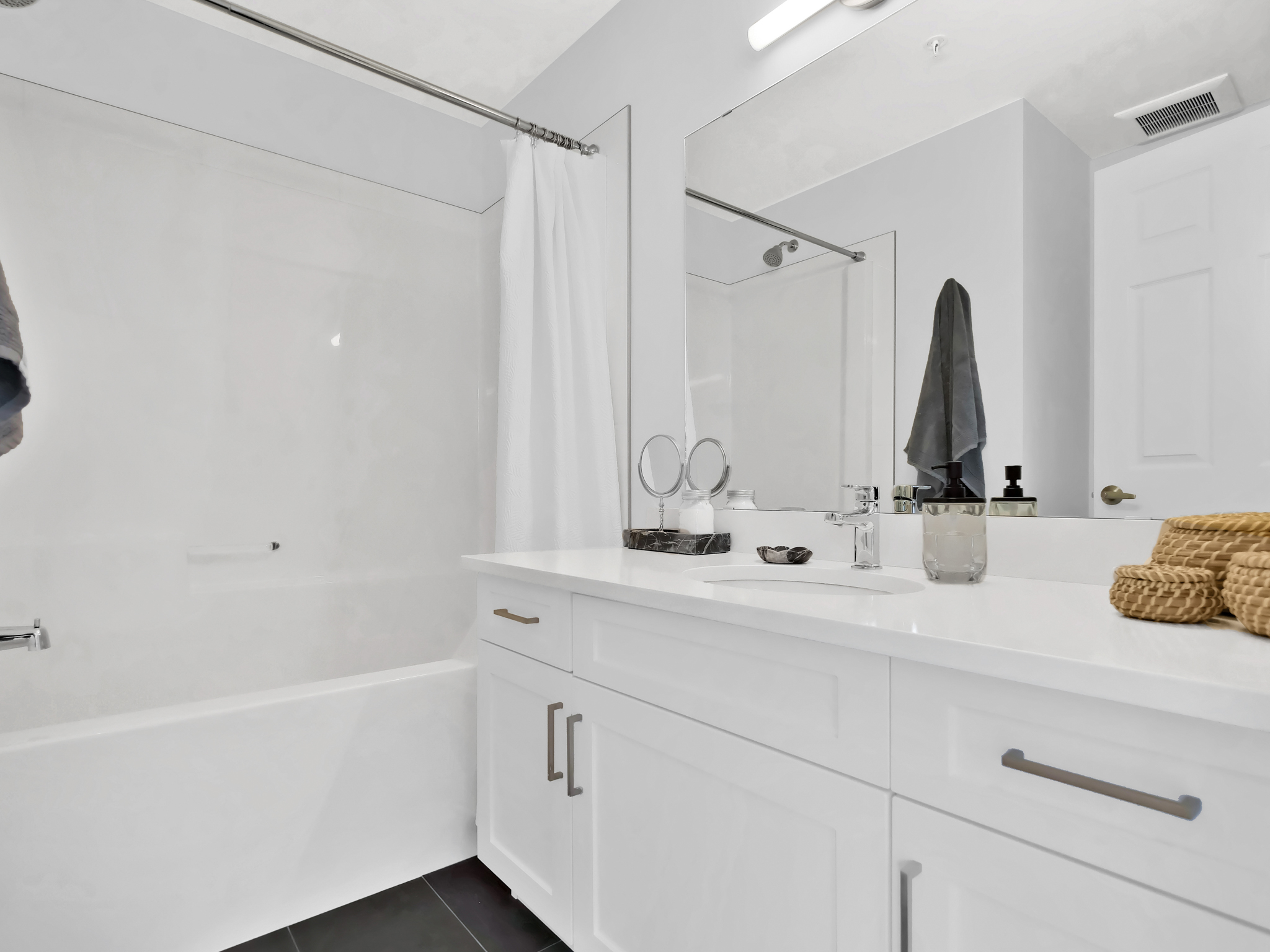 3362 Skaha Lake Road 407 Penticton V2A 6G4