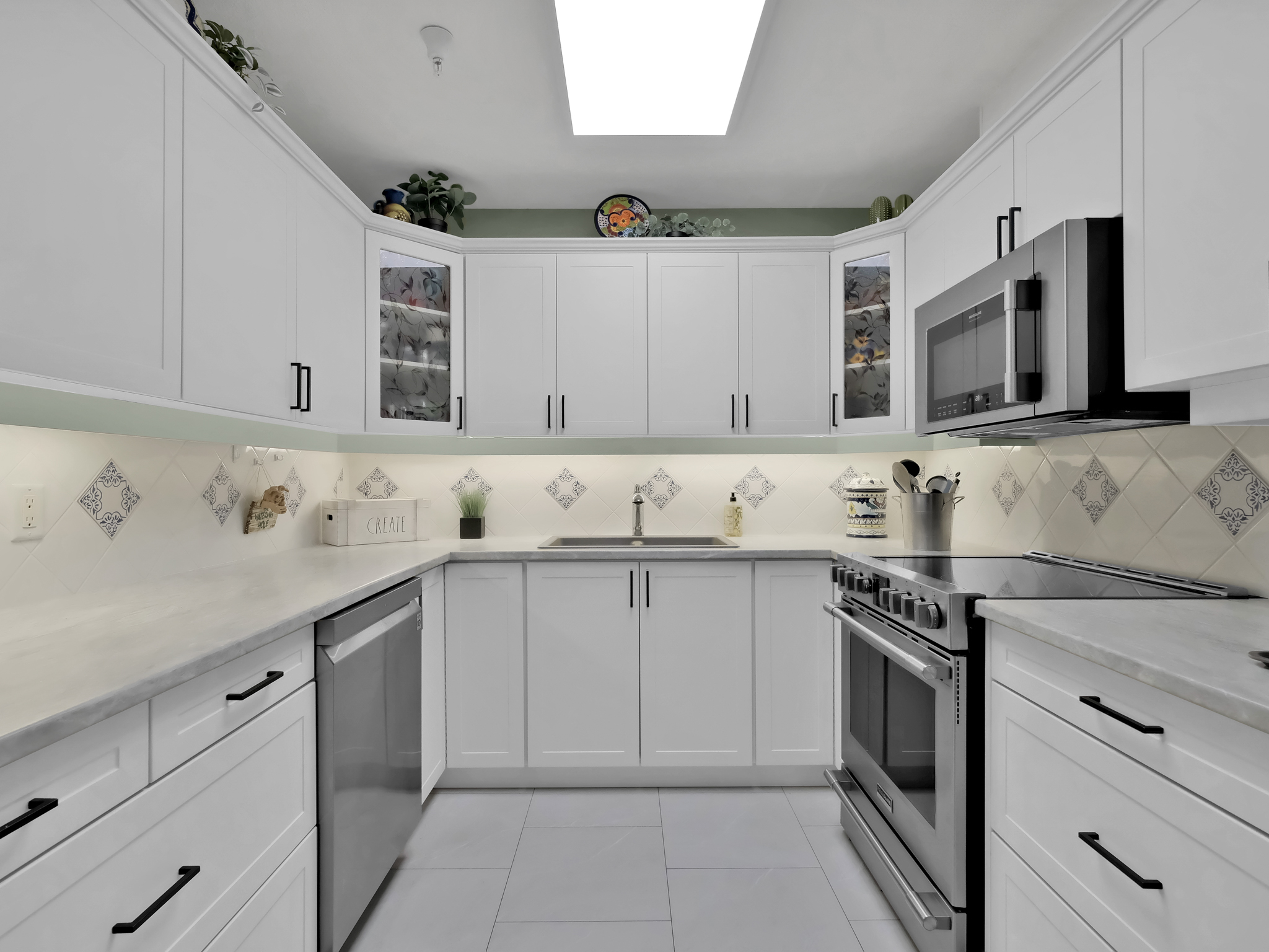 305 Whitman Road 205 Kelowna V1V 2P3