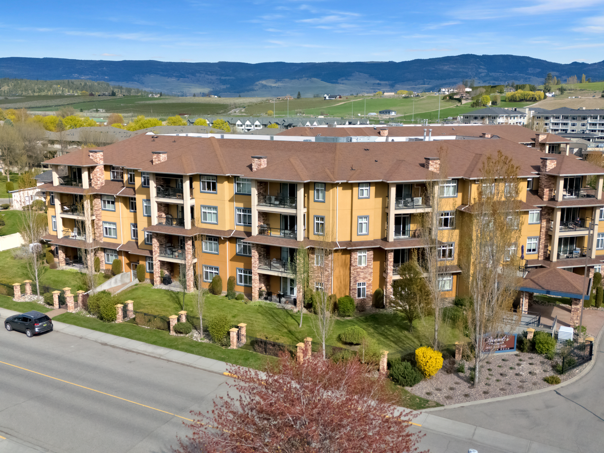 305 Whitman Road 205 Kelowna V1V 2P3
