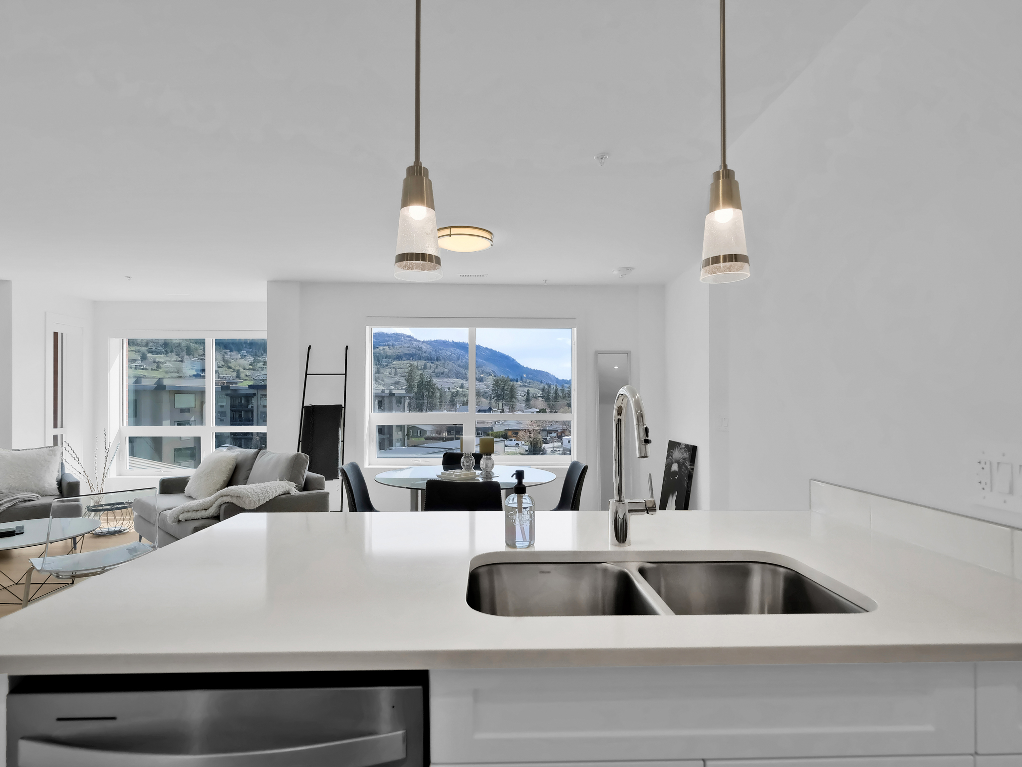 3362 Skaha Lake Road 407 Penticton V2A 6G4