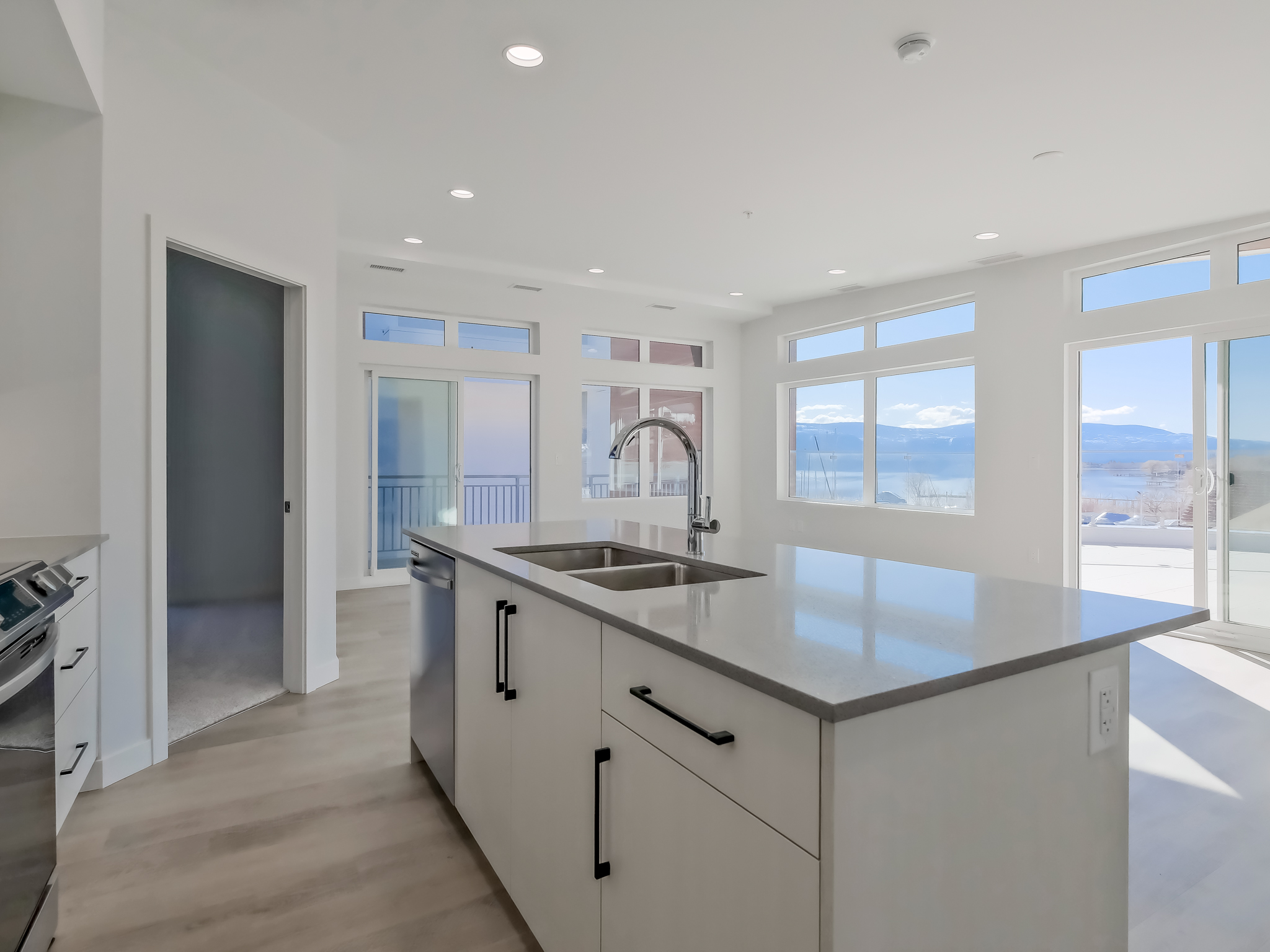 13417 Lakeshore Drive S 201 Summerland V0H 1Z1