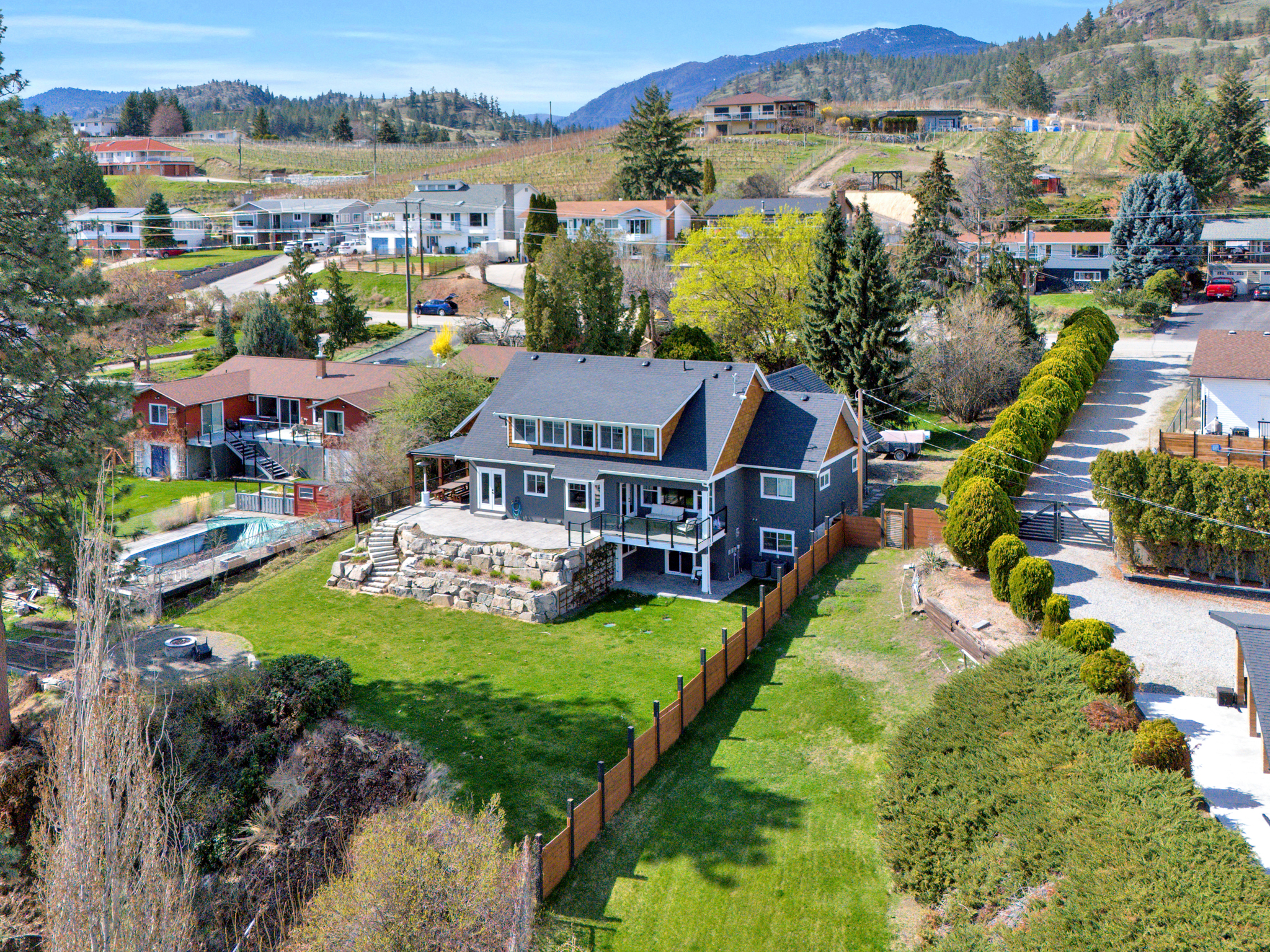 552 Pineview Drive Kaleden V0H 1K0