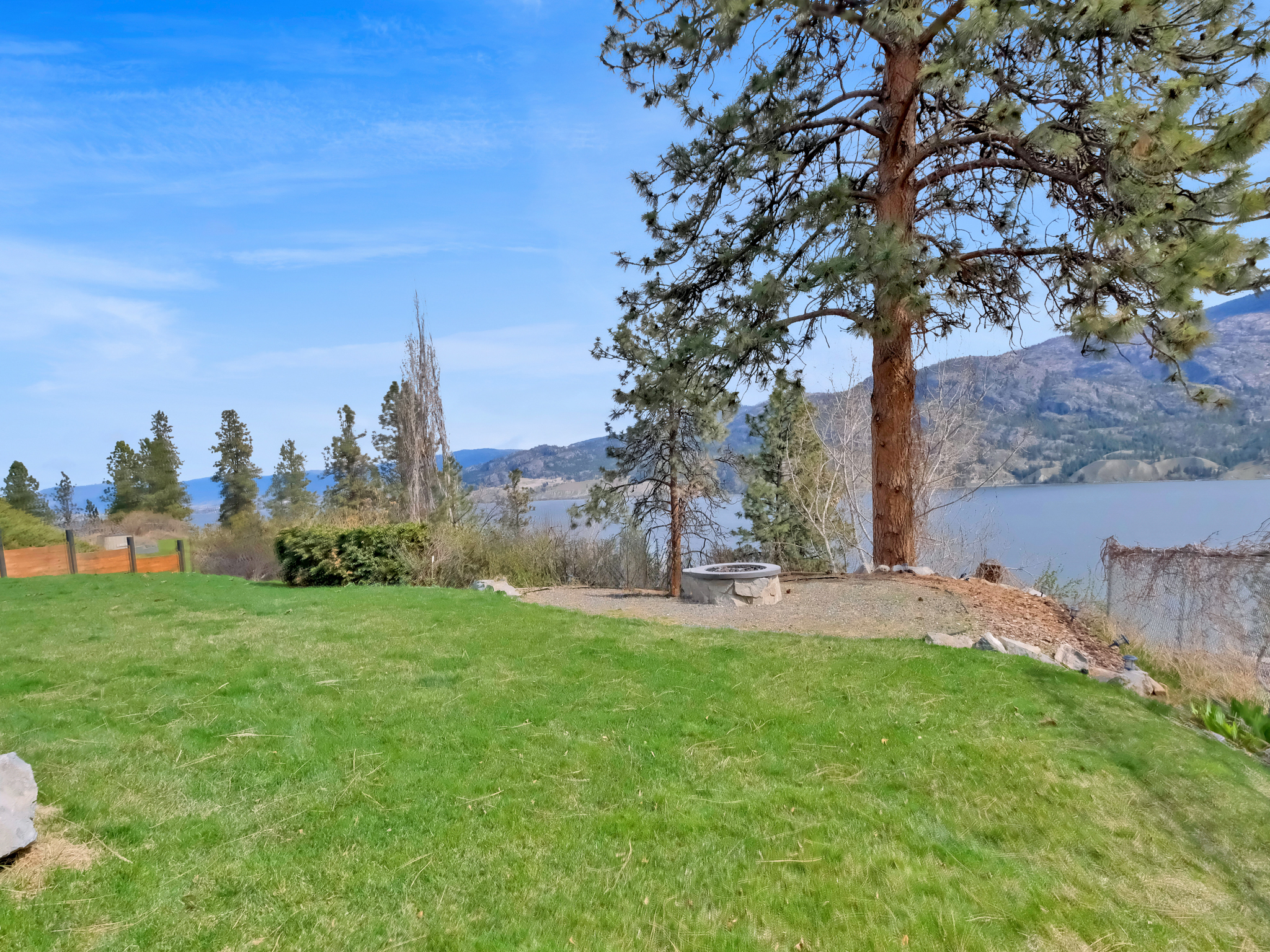 552 Pineview Drive Kaleden V0H 1K0