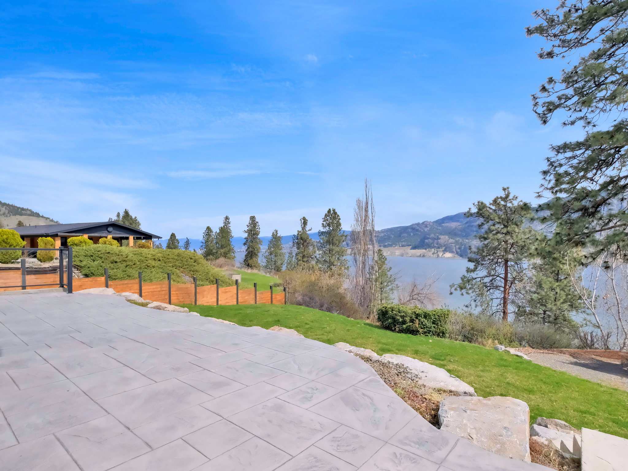 552 Pineview Drive Kaleden V0H 1K0