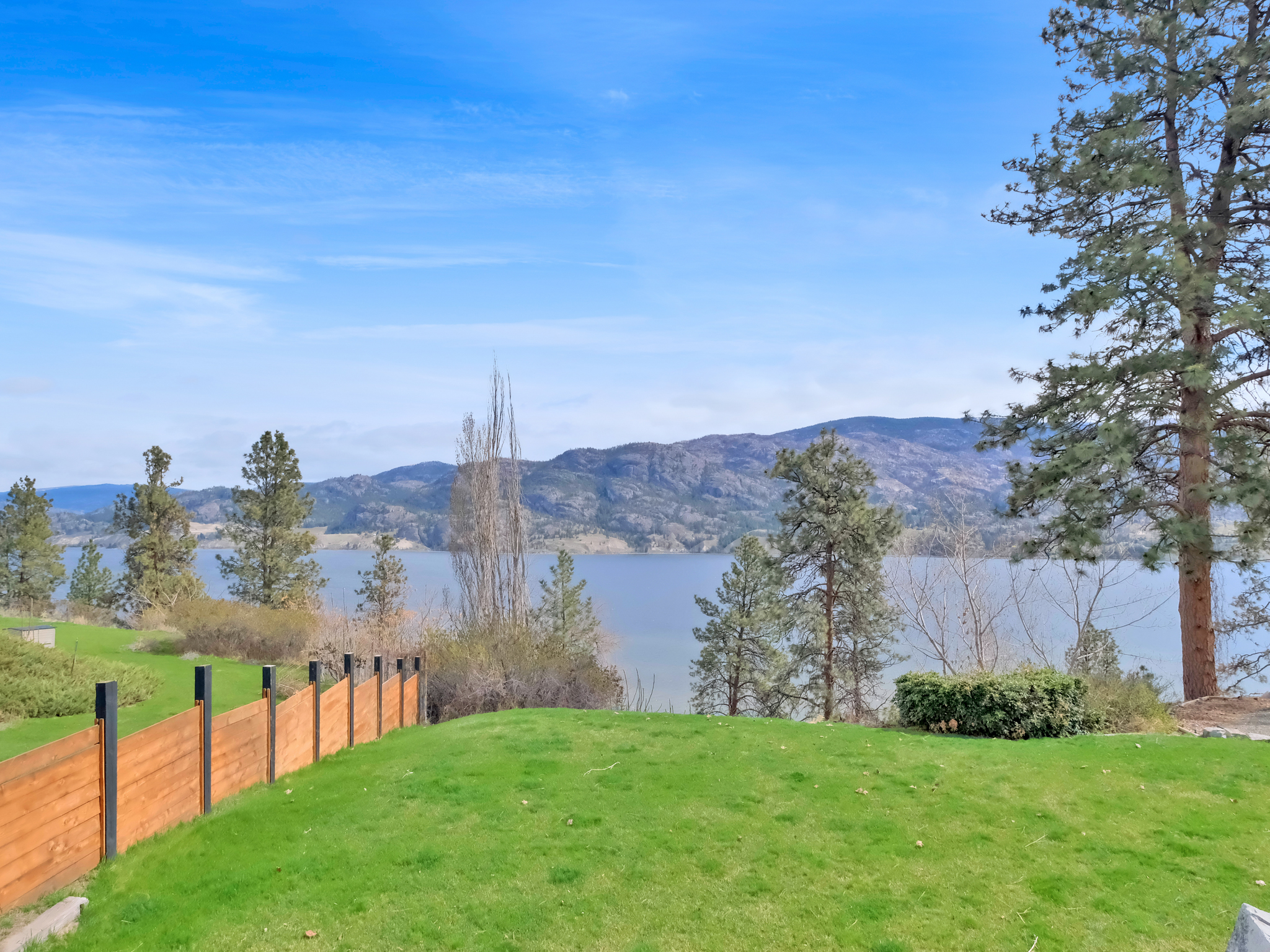 552 Pineview Drive Kaleden V0H 1K0