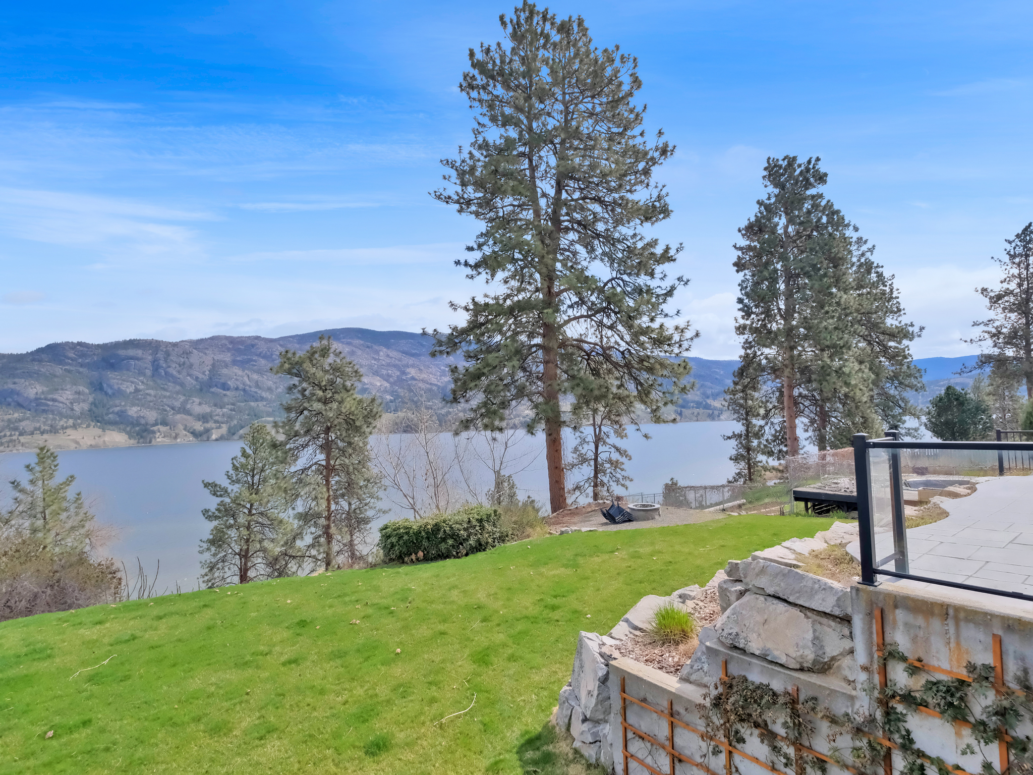 552 Pineview Drive Kaleden V0H 1K0
