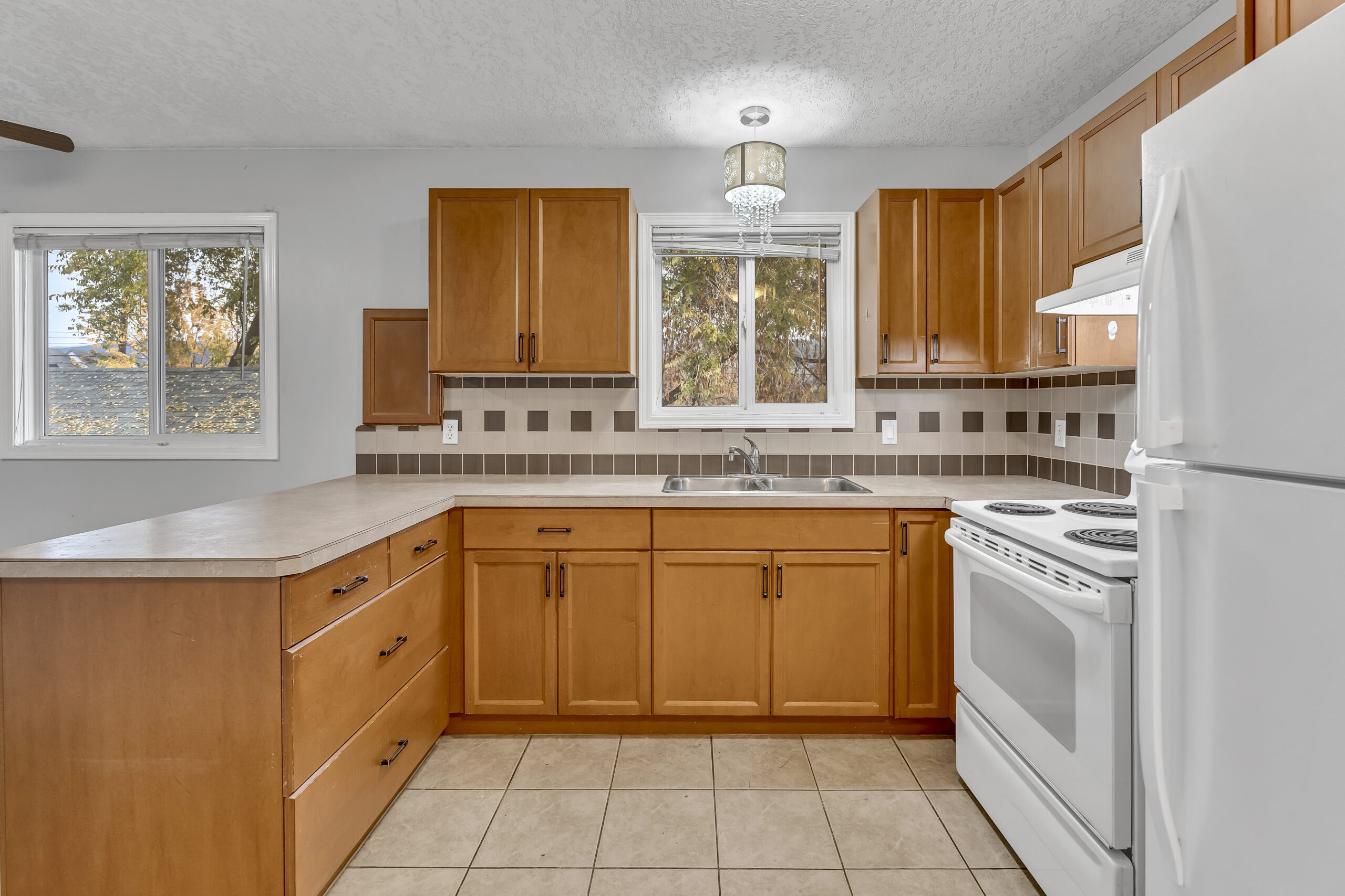 654 Wade Avenue #101 & #102 Penticton V2A 1V7