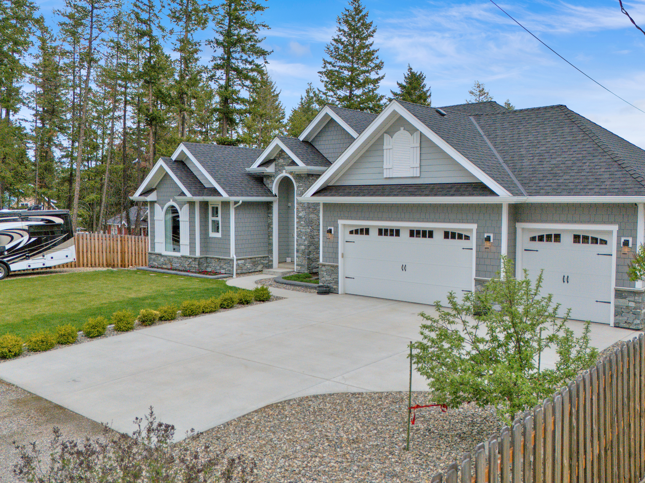 7255 Dunwaters Road Kelowna V1Z 3W4