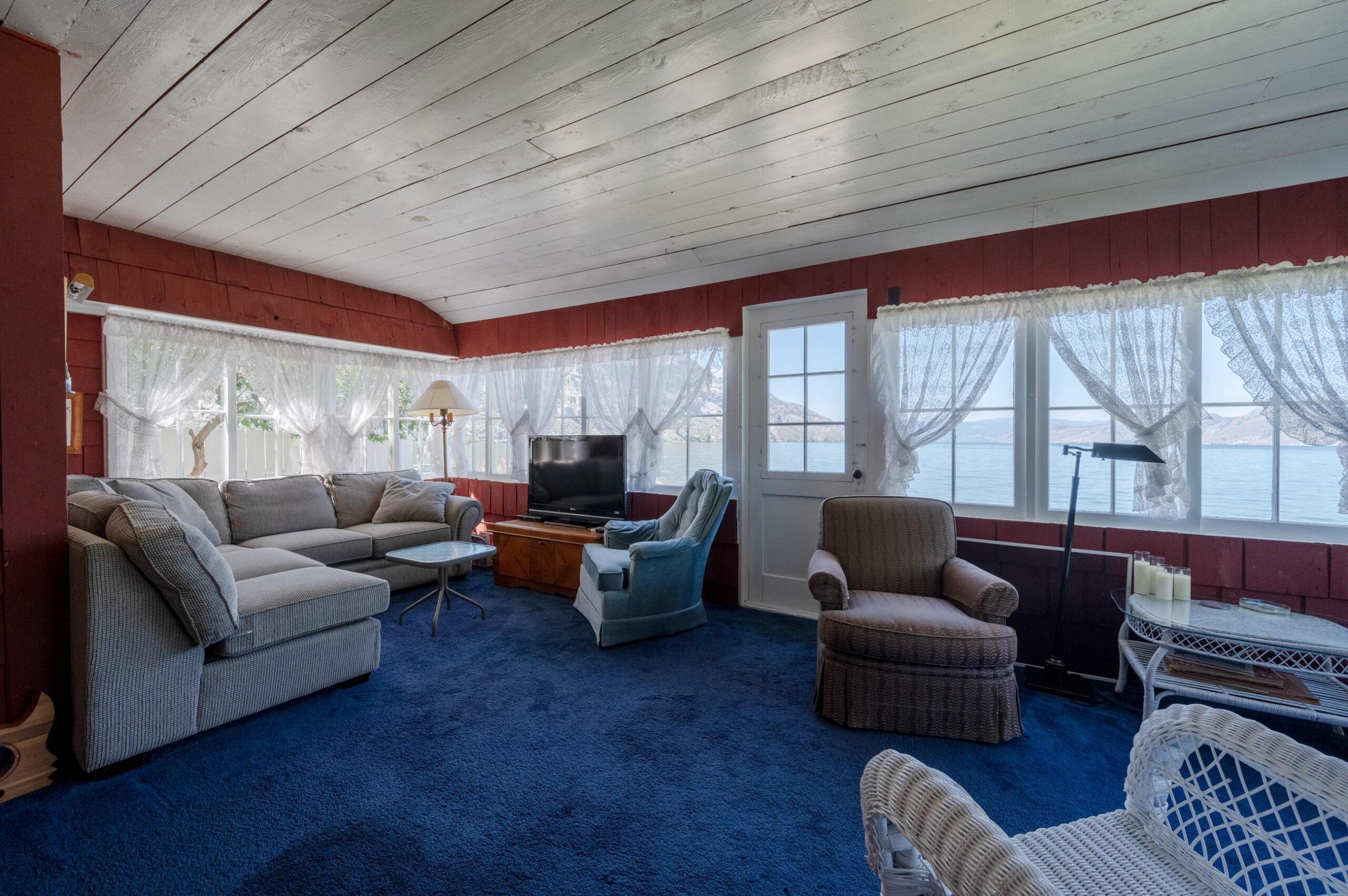 19235 Lakeshore Drive N Summerland V0H 1Z6