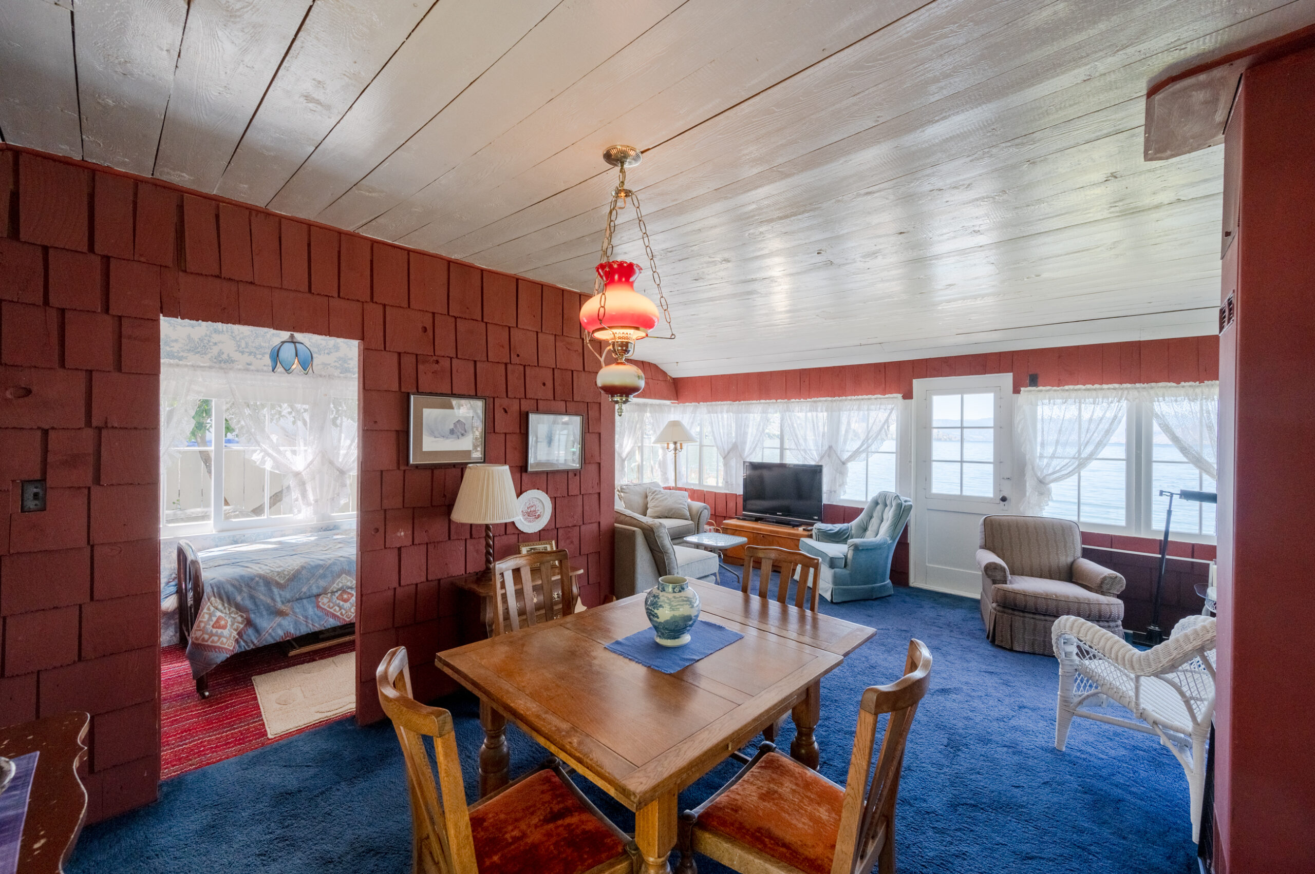 19235 Lakeshore Drive N Summerland V0H 1Z6