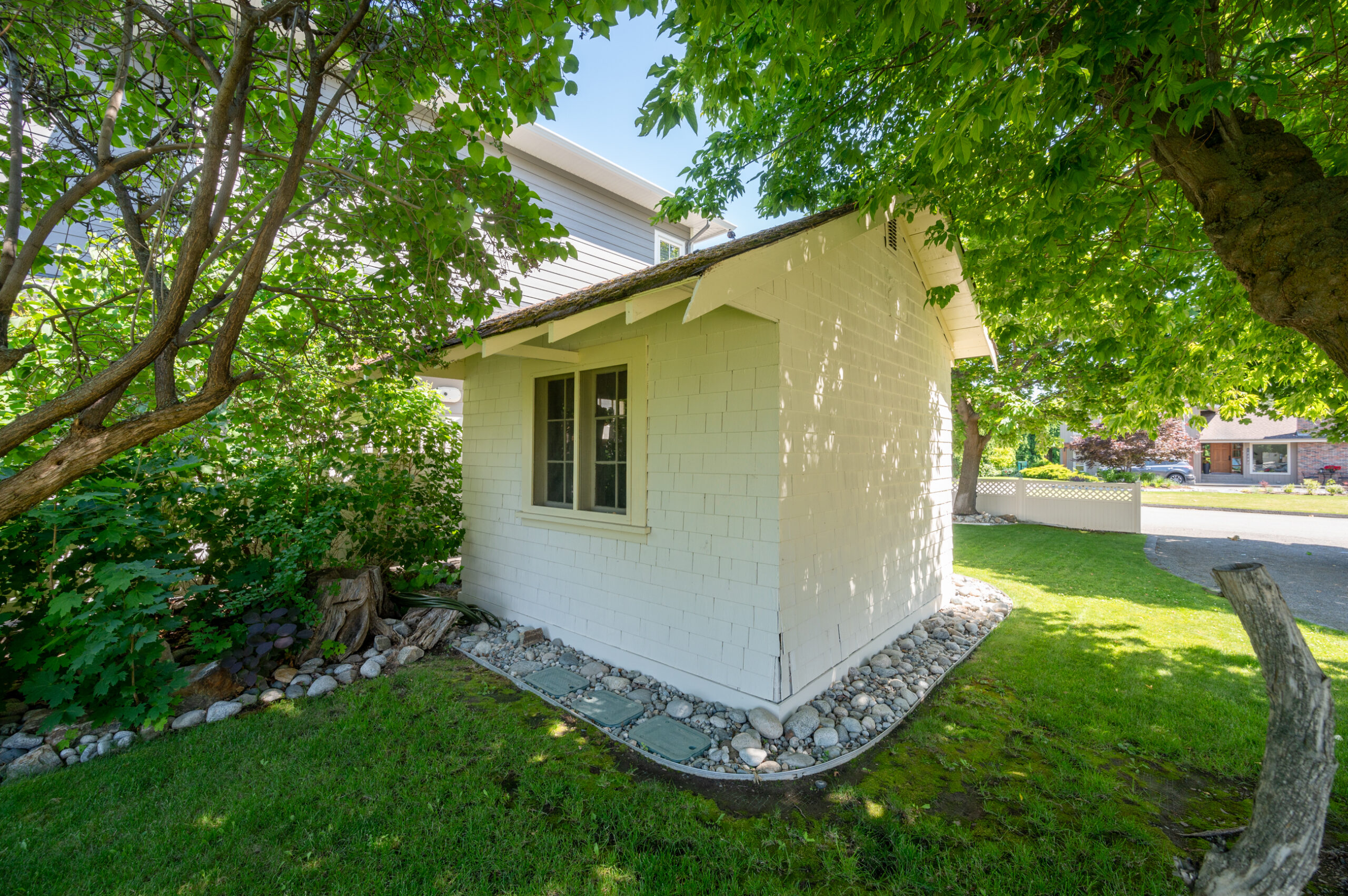 19235 Lakeshore Drive N Summerland V0H 1Z6