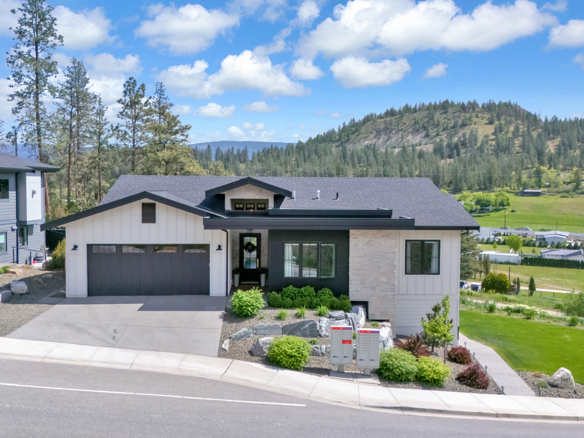 2044 Begbie Road Kelowna V1V 2X3